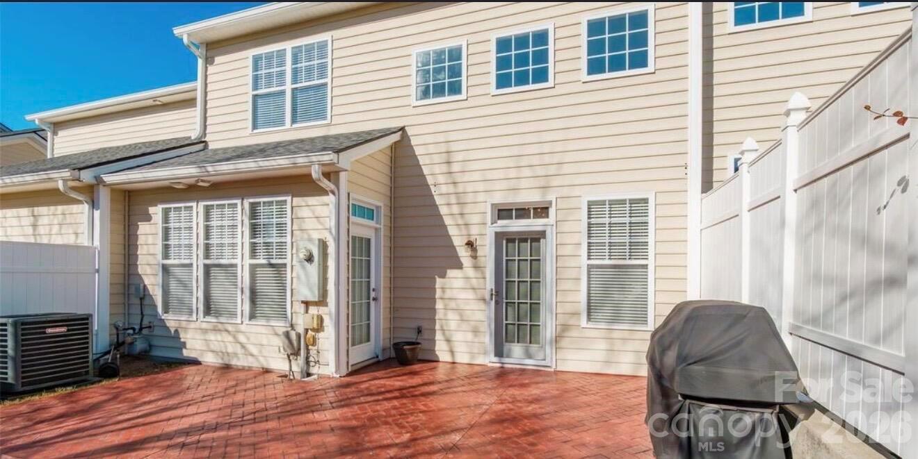 555 Pine Links Dr, Tega Cay, SC 29708