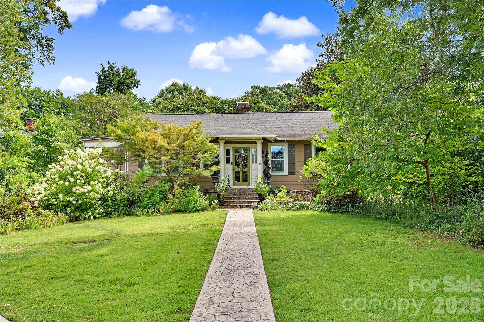 2527 Sharon Rd, Charlotte, NC 28211