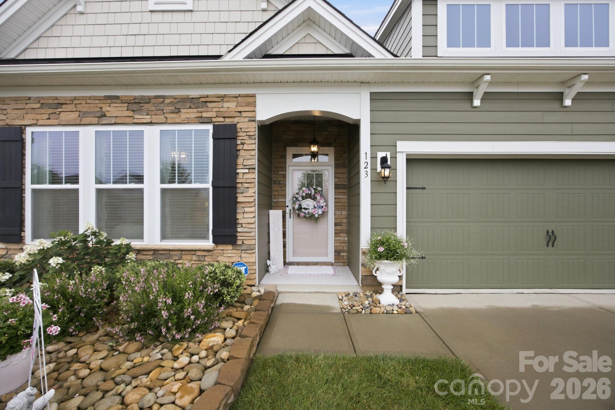 123 Cup Chase Dr, Mooresville, NC 28115