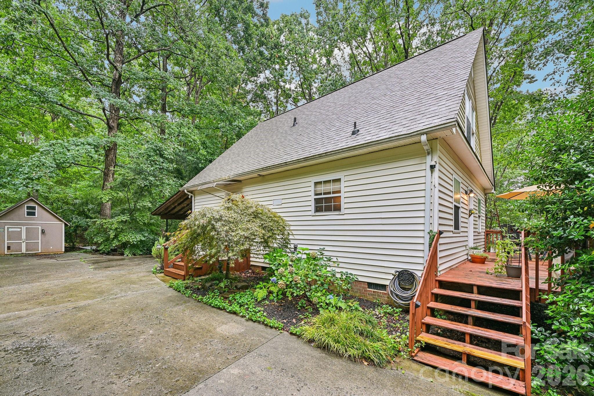 8658 Dog Leg Rd #16/B, Sherrills Ford, NC 28673