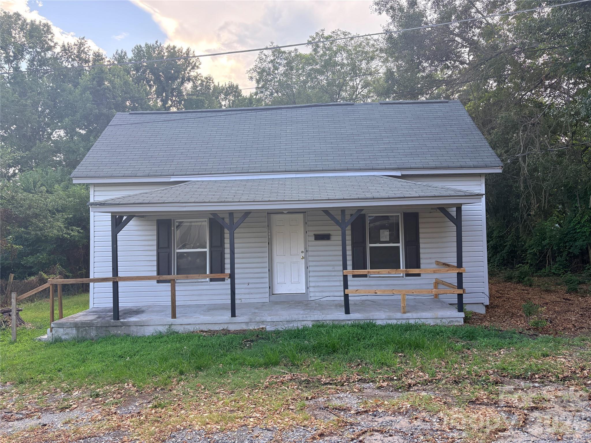 102 York St, Clover, SC 29710