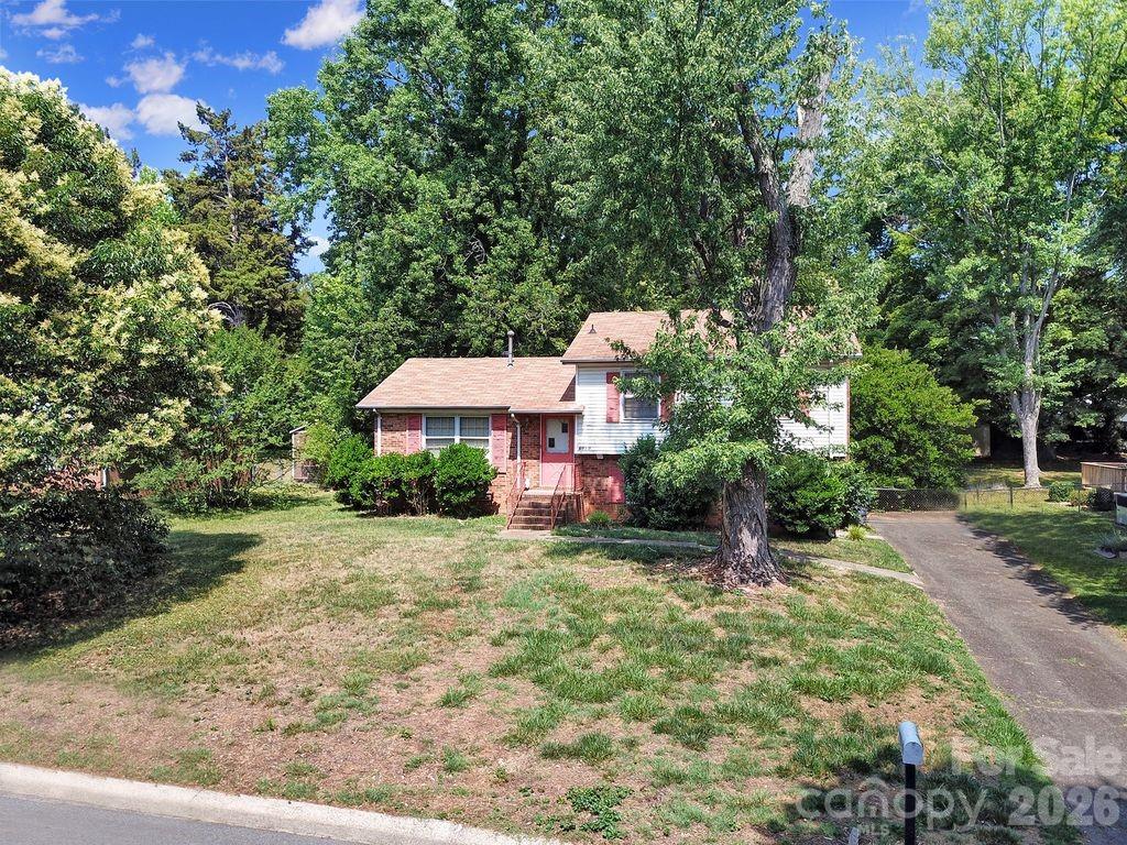 6010 Red Carriage Ln, Charlotte, NC 28212