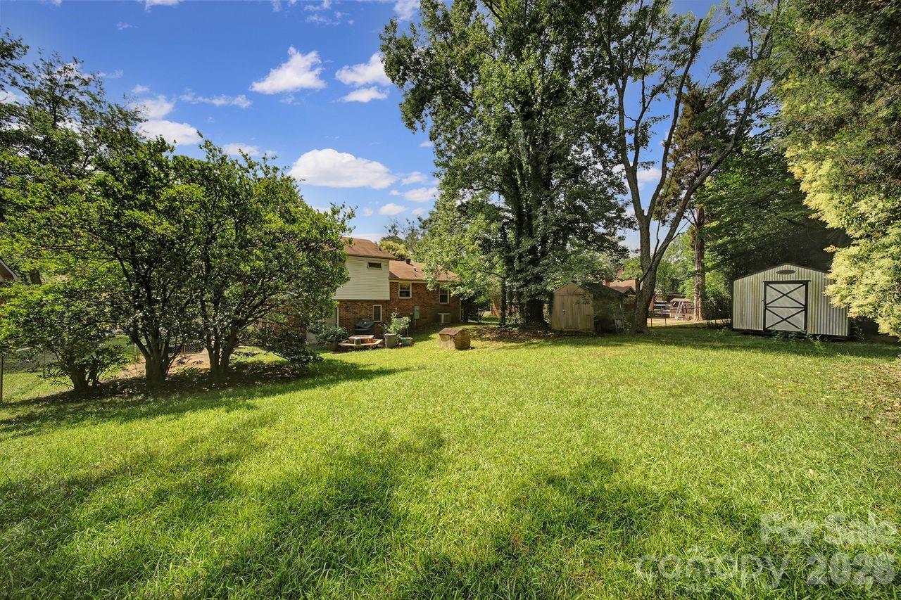 6010 Red Carriage Ln, Charlotte, NC 28212