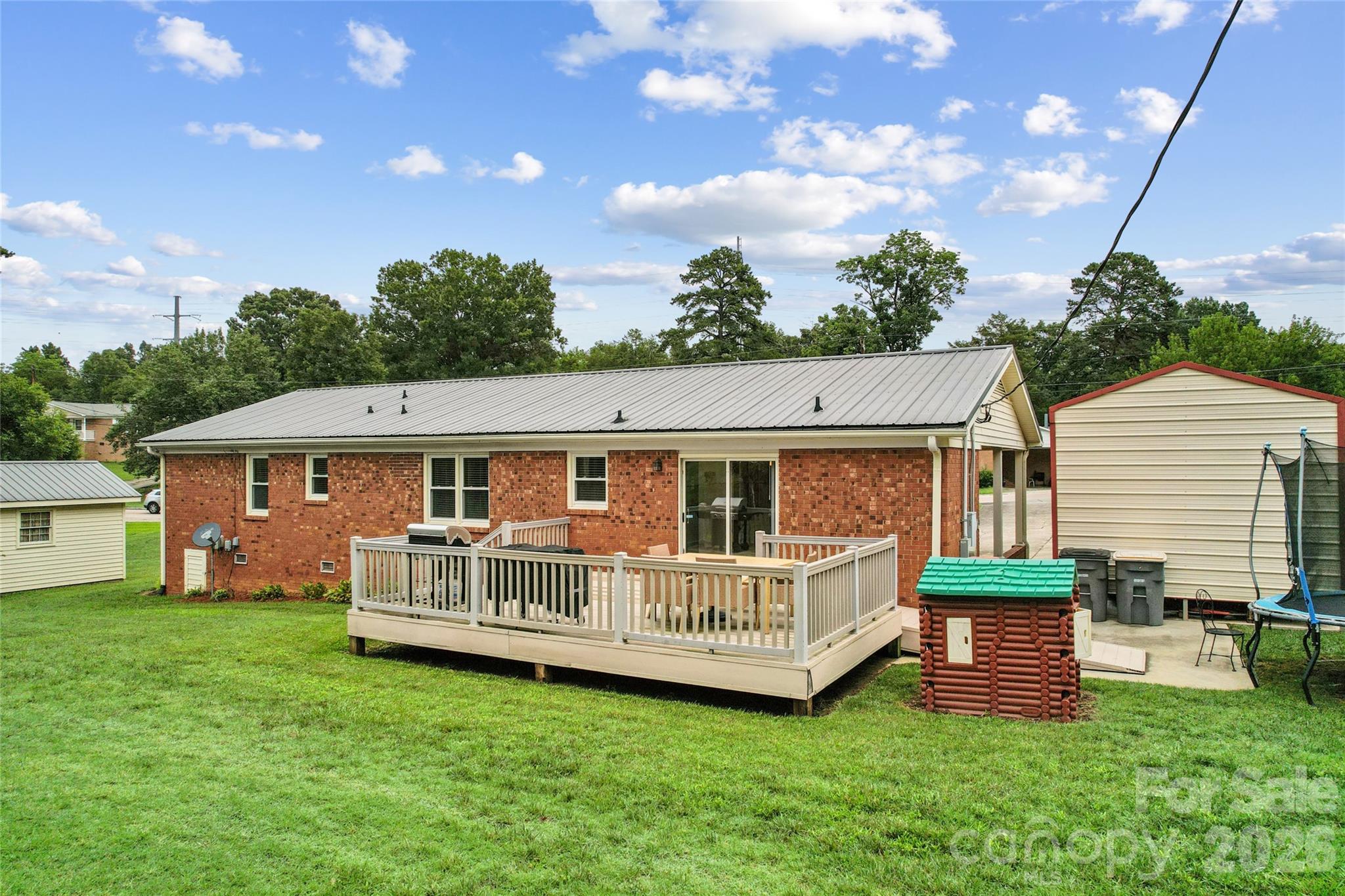 205 Cliffside Dr, Kannapolis, NC 28081