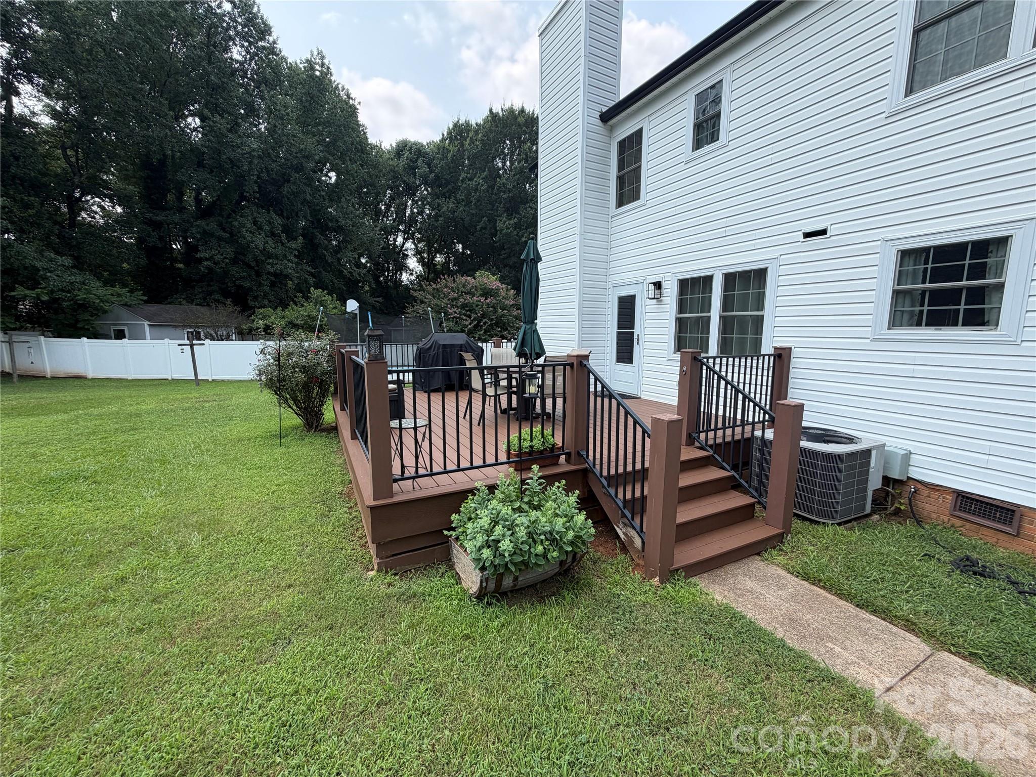 9850 Standing Wood Ct, Charlotte, NC 28227