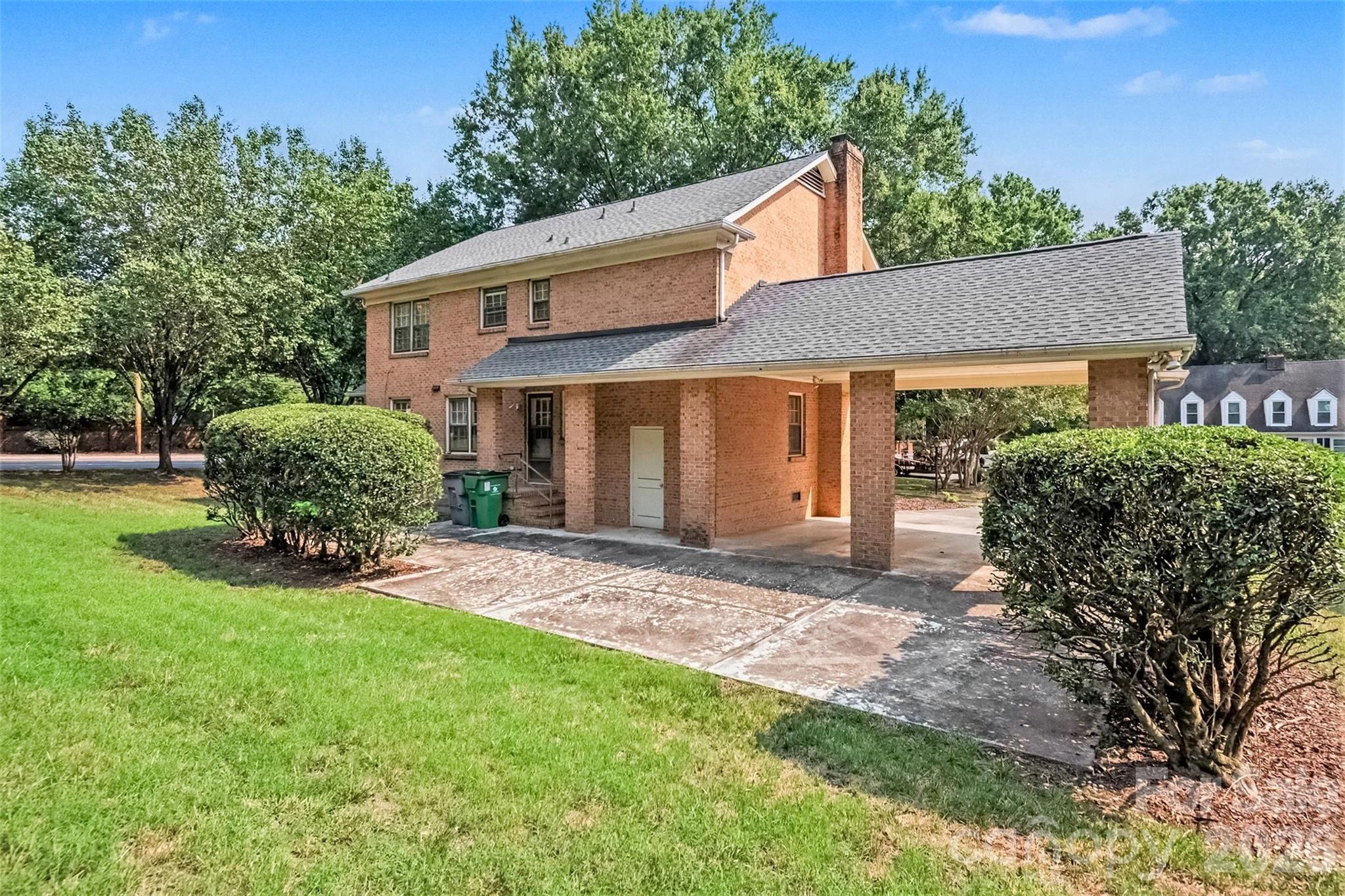 4221 Bridgewood Ln, Charlotte, NC 28226