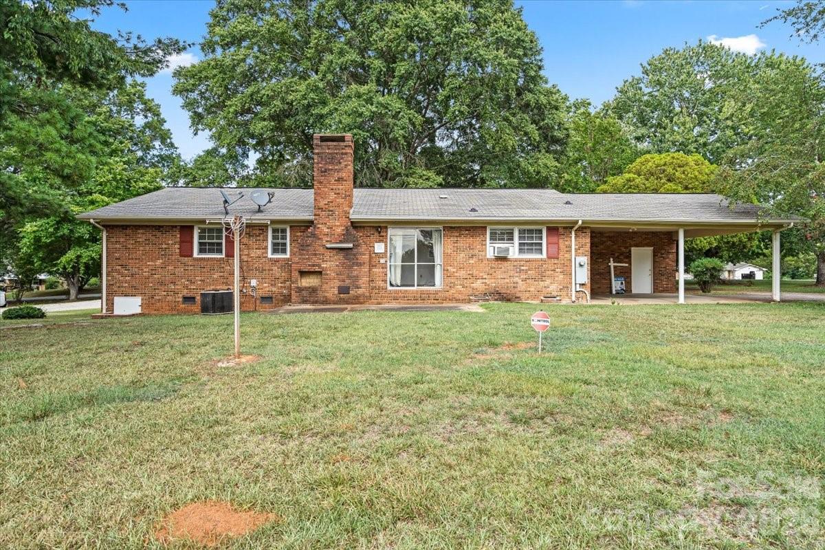 816 Clinton Ave, Lancaster, SC 29720