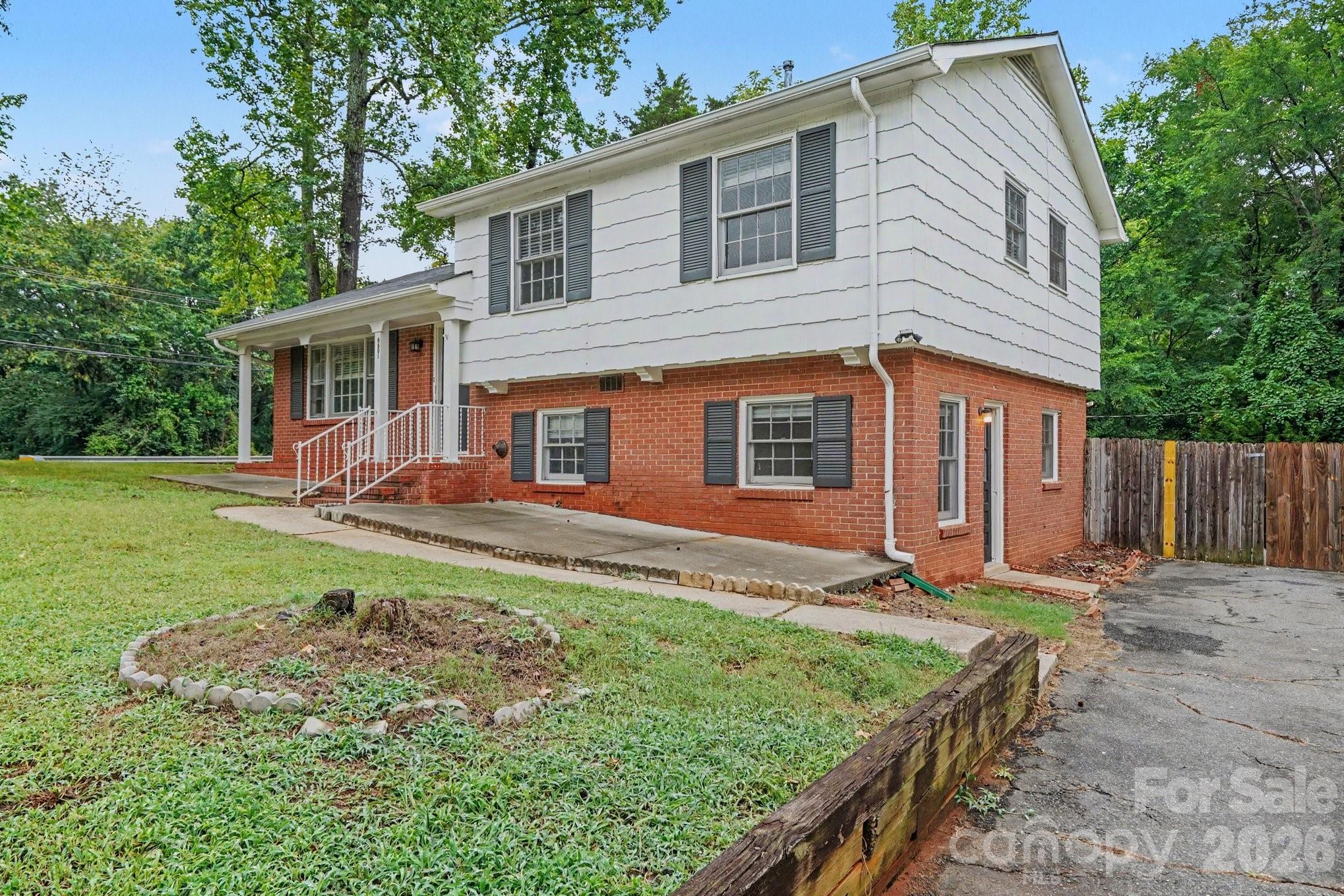 6601 Lynfield Dr, Charlotte, NC 28212