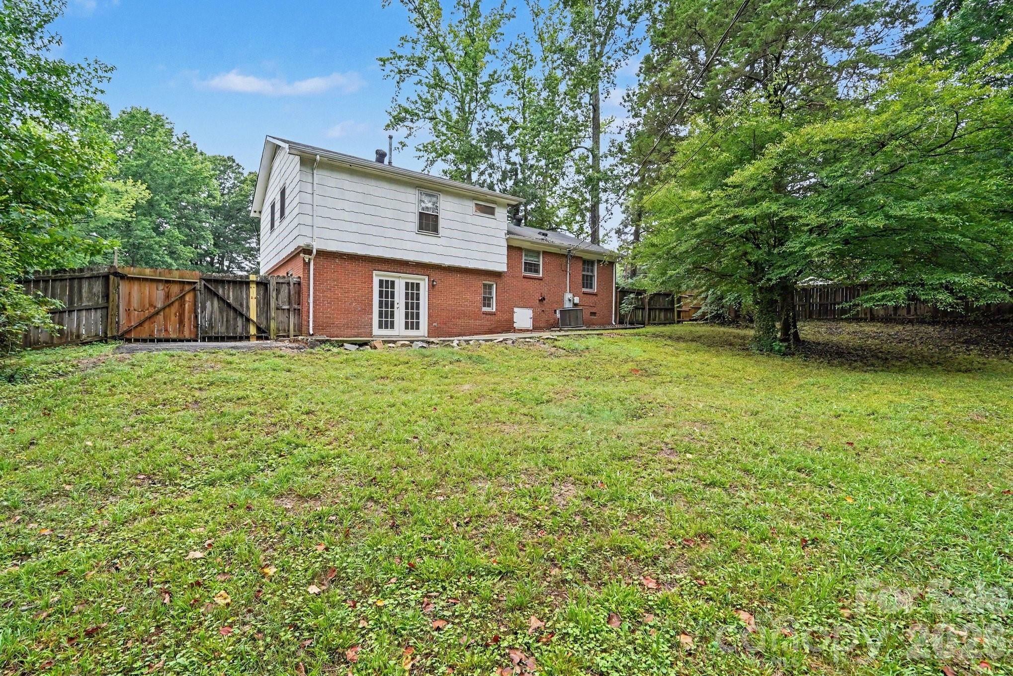 6601 Lynfield Dr, Charlotte, NC 28212