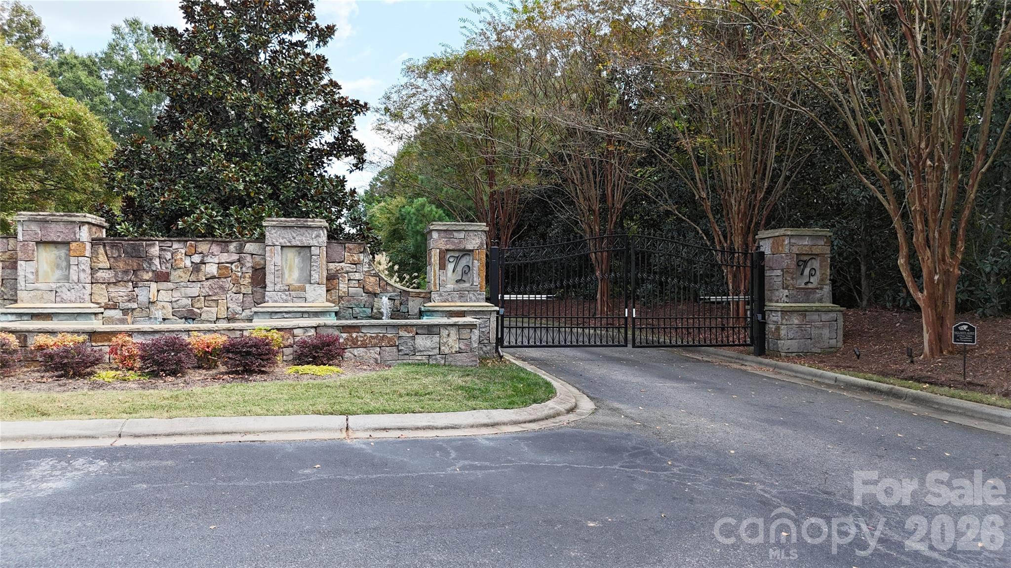 8335 Victoria Lake Dr, Waxhaw, NC 28173