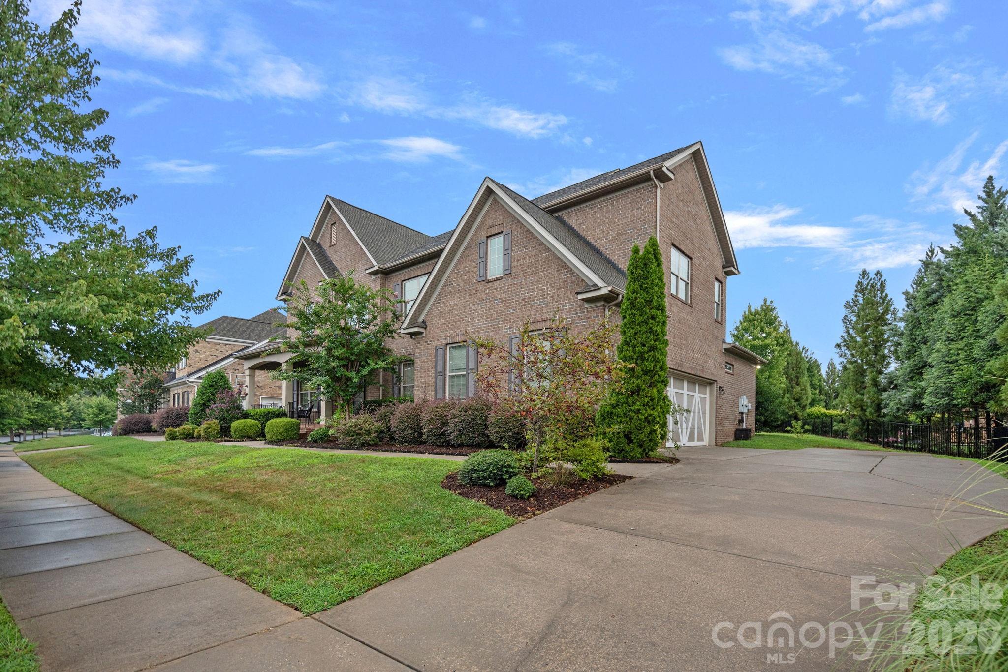 8211 Caesars Head Dr, Waxhaw, NC 28173