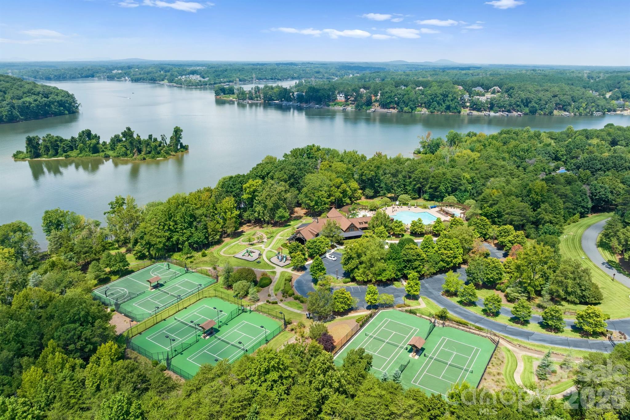 8921 Island Point Rd, Charlotte, NC 28278