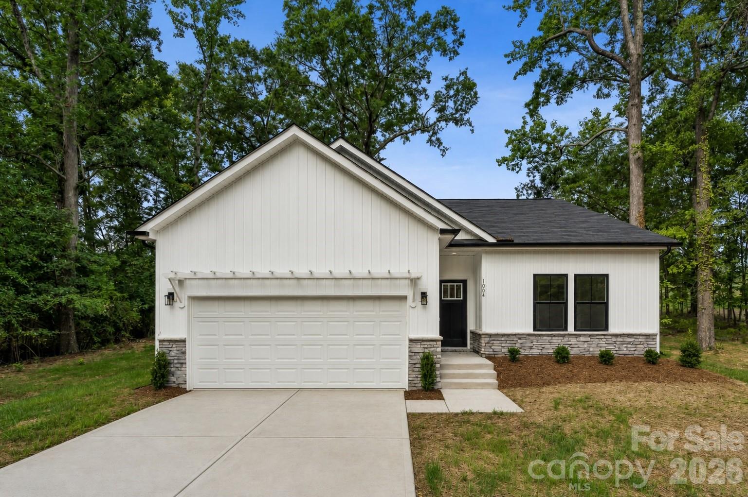 1004 Oak Hill Dr, Monroe, NC 28112