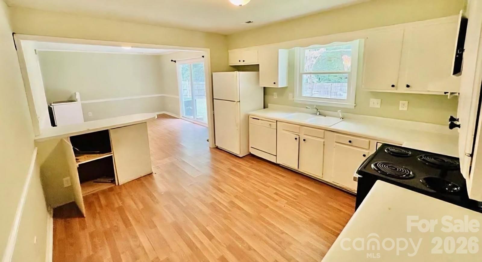 4824 Farm Pond Ln, Charlotte, NC 28212