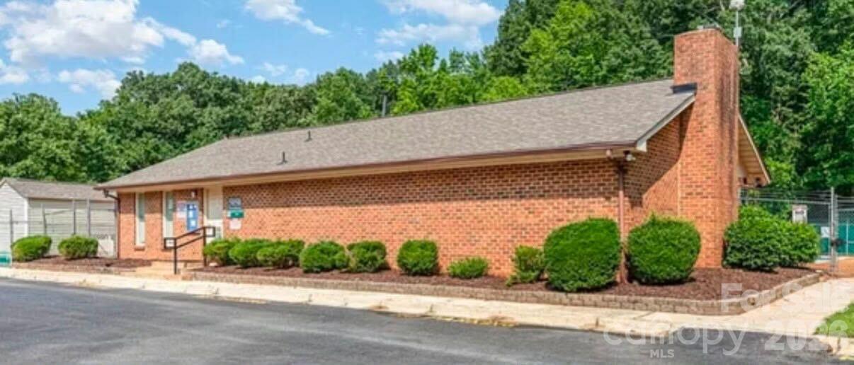 4824 Farm Pond Ln, Charlotte, NC 28212
