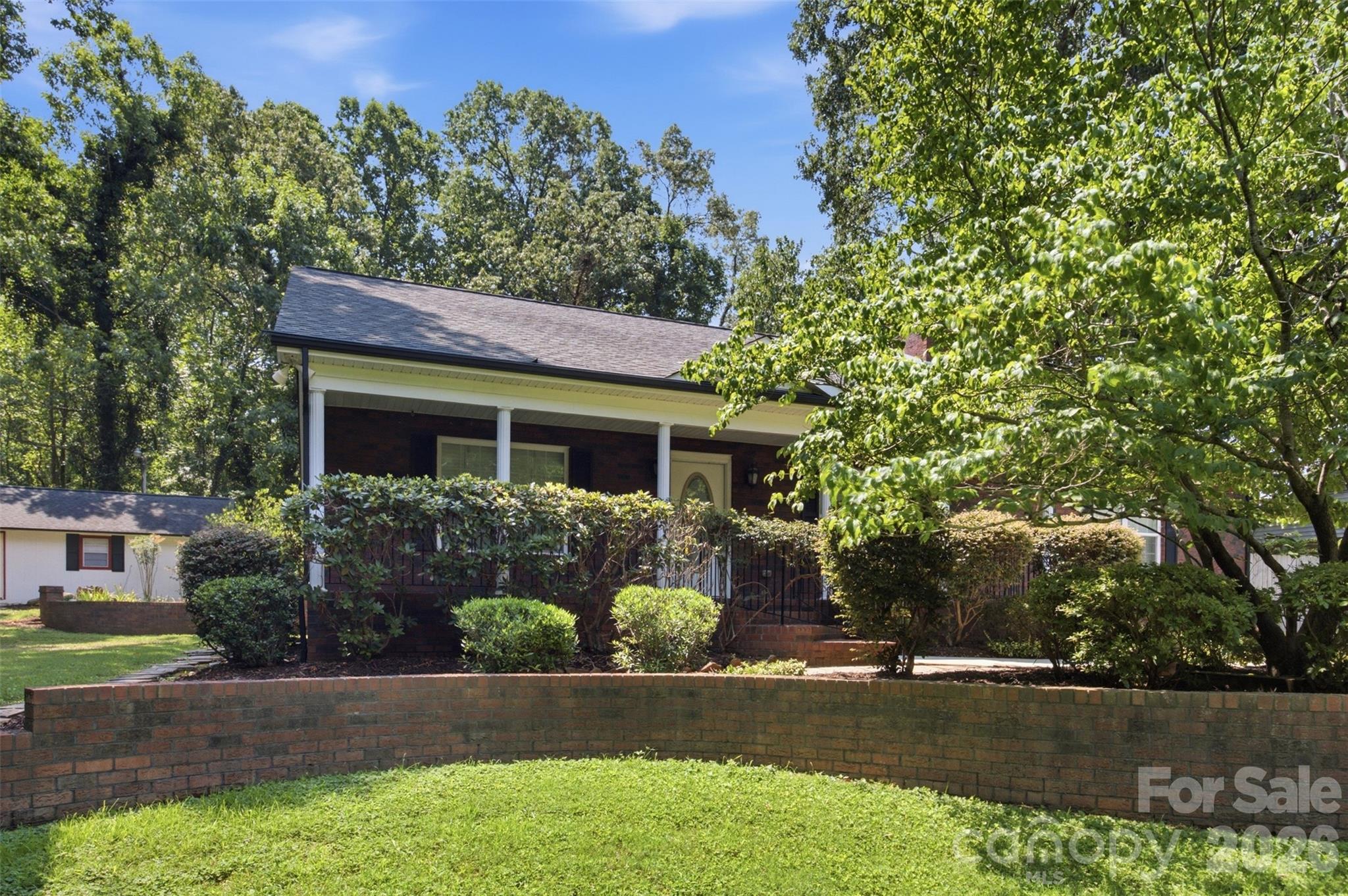125 Shady Bluff Dr, Gastonia, NC 28052