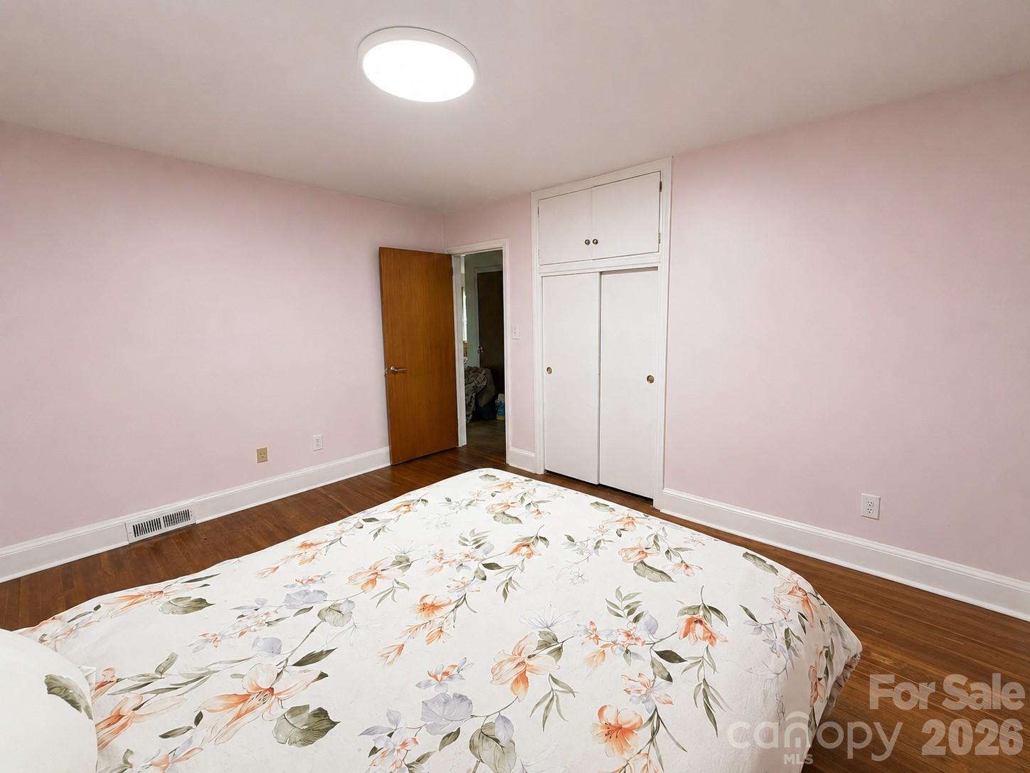 1327 Dresden Dr W, Charlotte, NC 28205