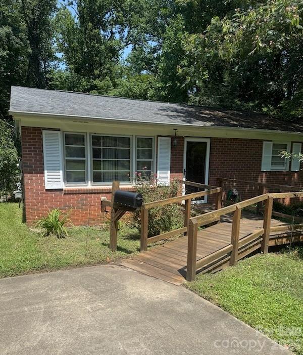 411 Holly Hills Rd, Dallas, NC 28034