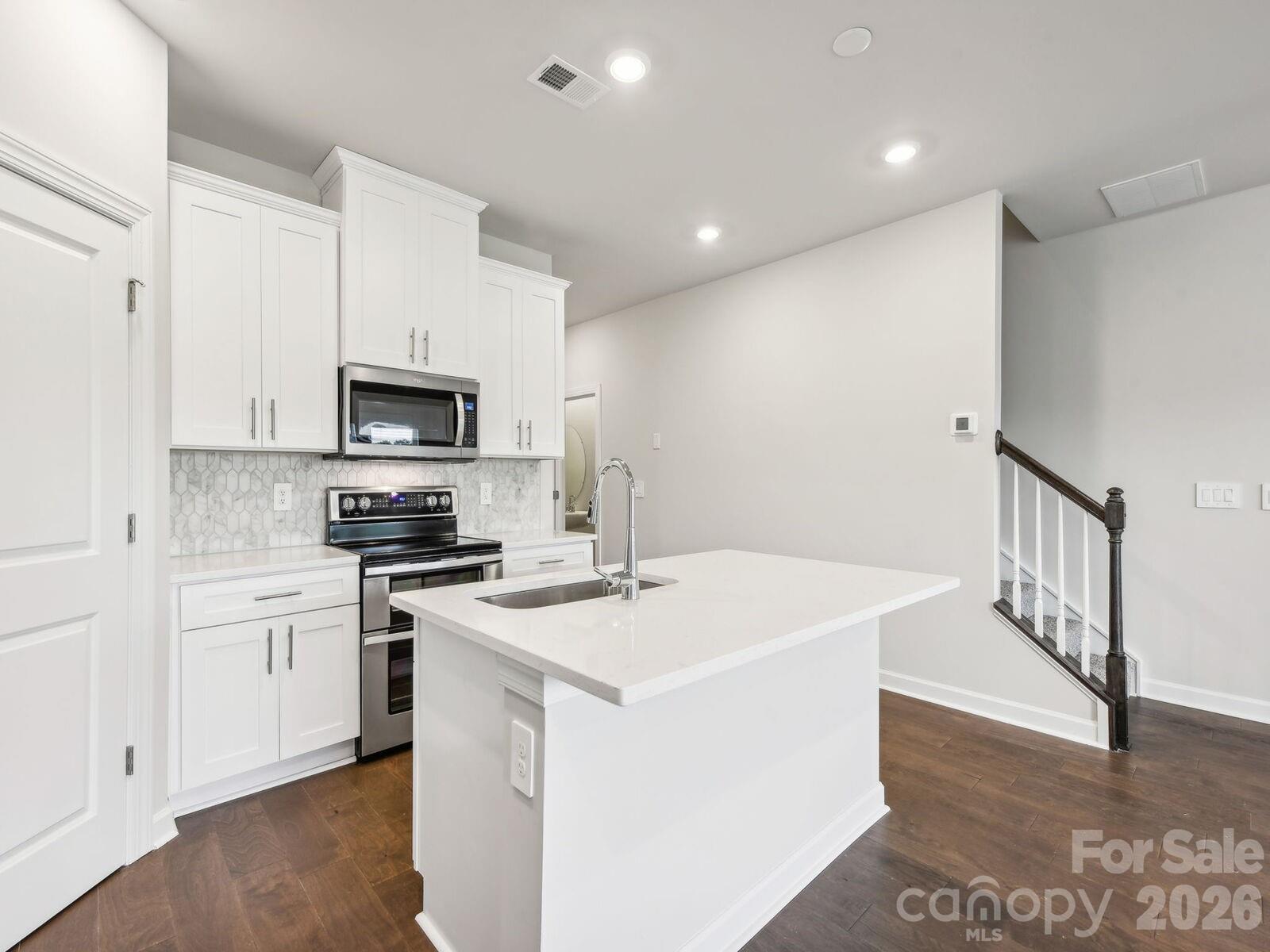 9016 Foggy Brook Loop, Charlotte, NC 28216
