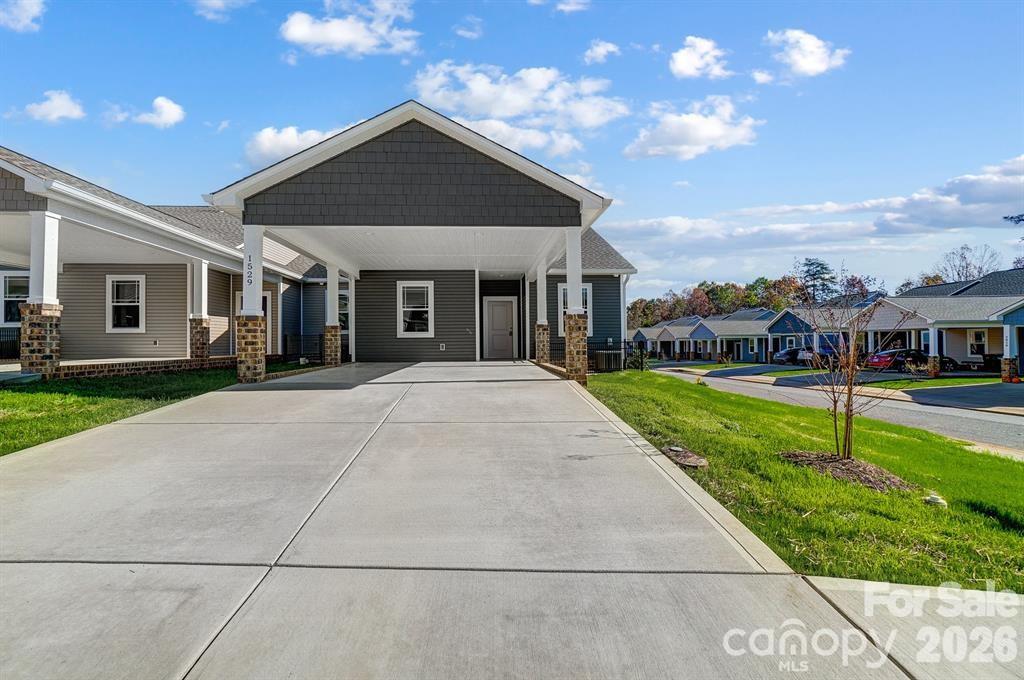 1529 28th Street Pl SE, Hickory, NC 28602