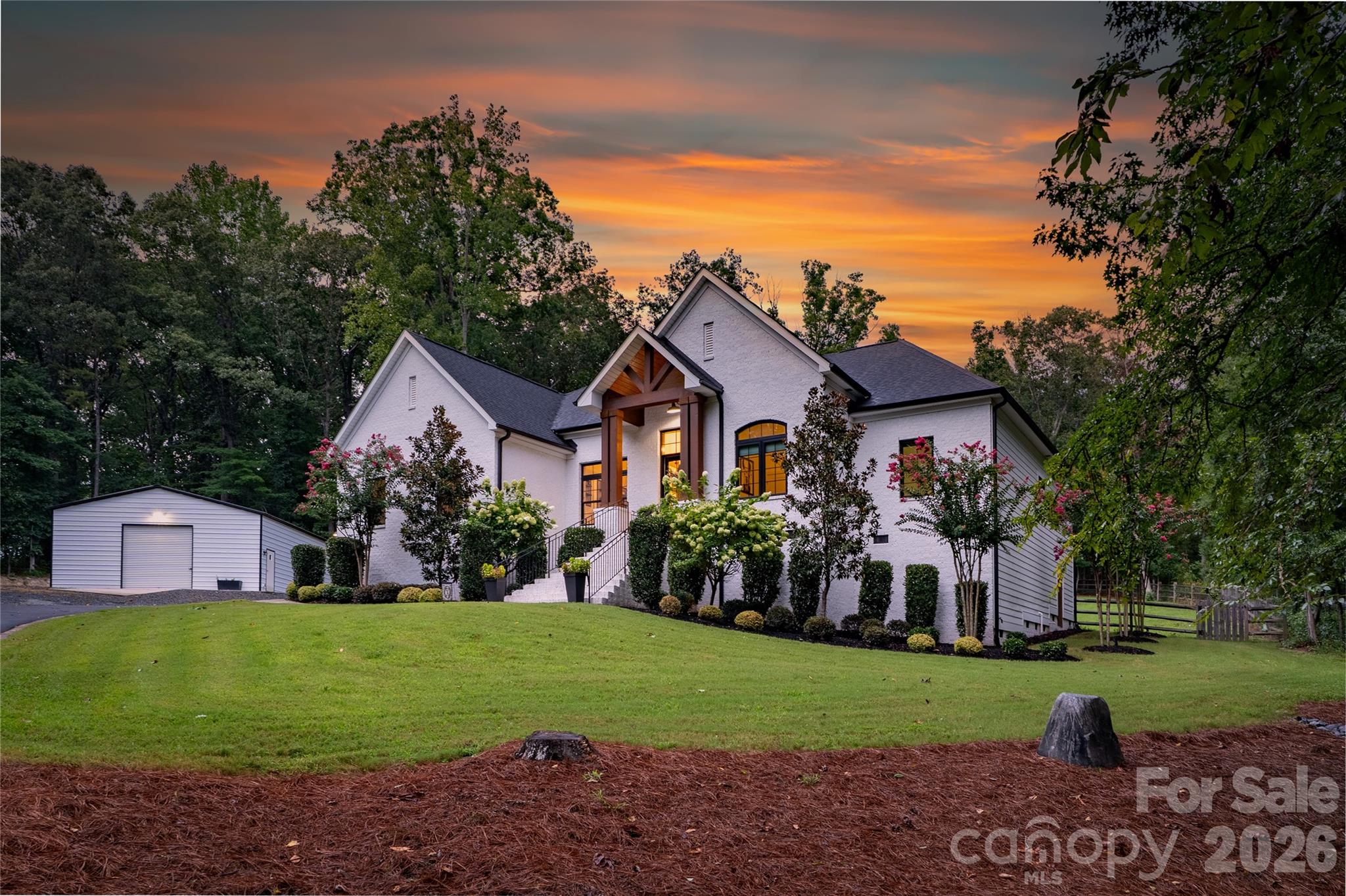 809 Woodland Forest Dr, Waxhaw, NC 28173