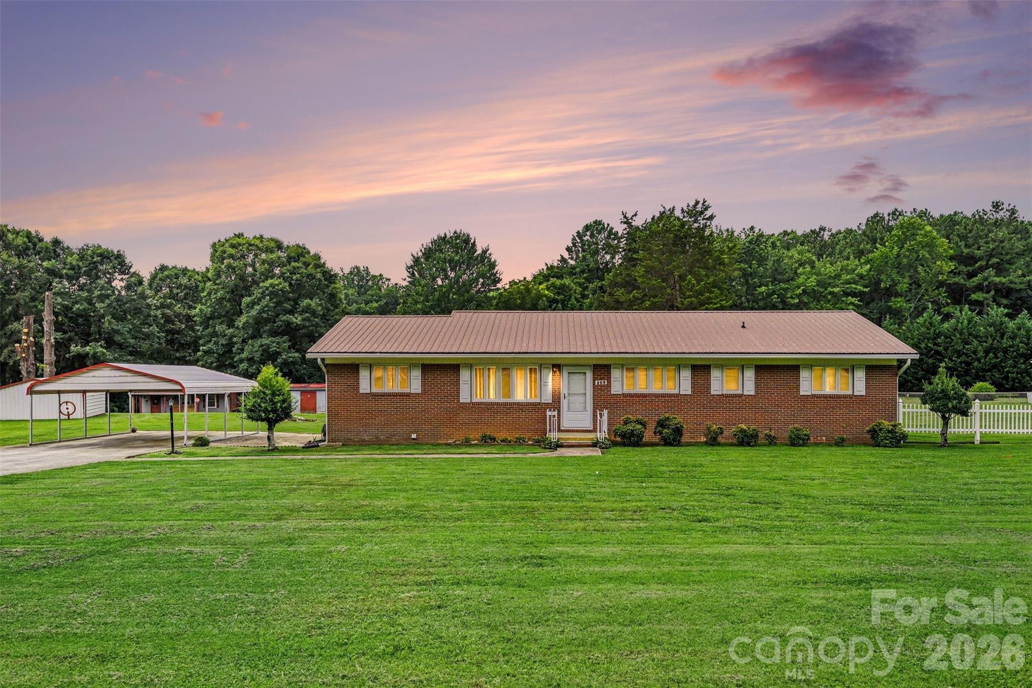 225 Oliphant Rd, Mooresville, NC 28115