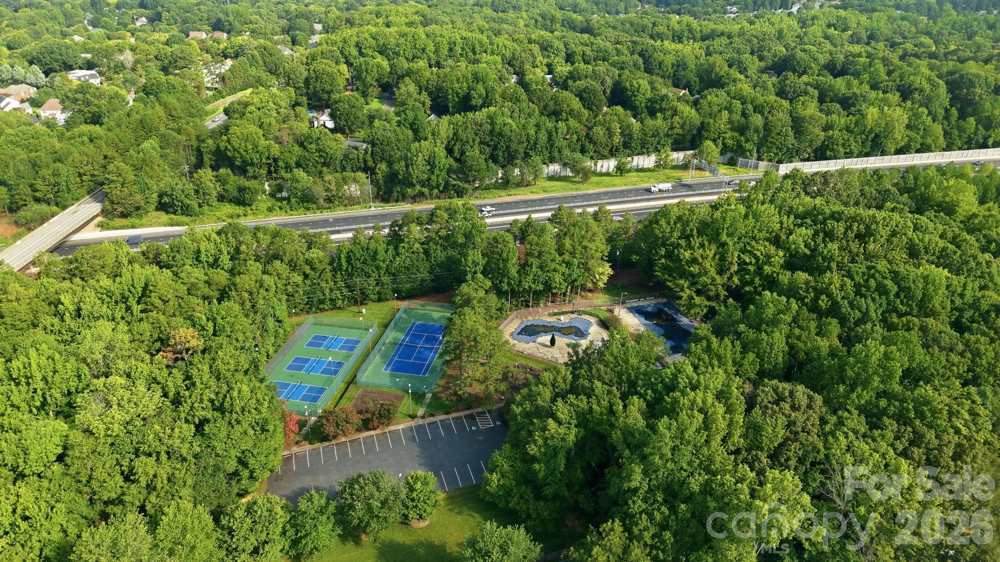 2512 Crescent Knoll Dr, Matthews, NC 28105