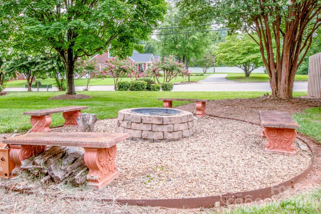 806 Prince Albert Ct, Statesville, NC 28677