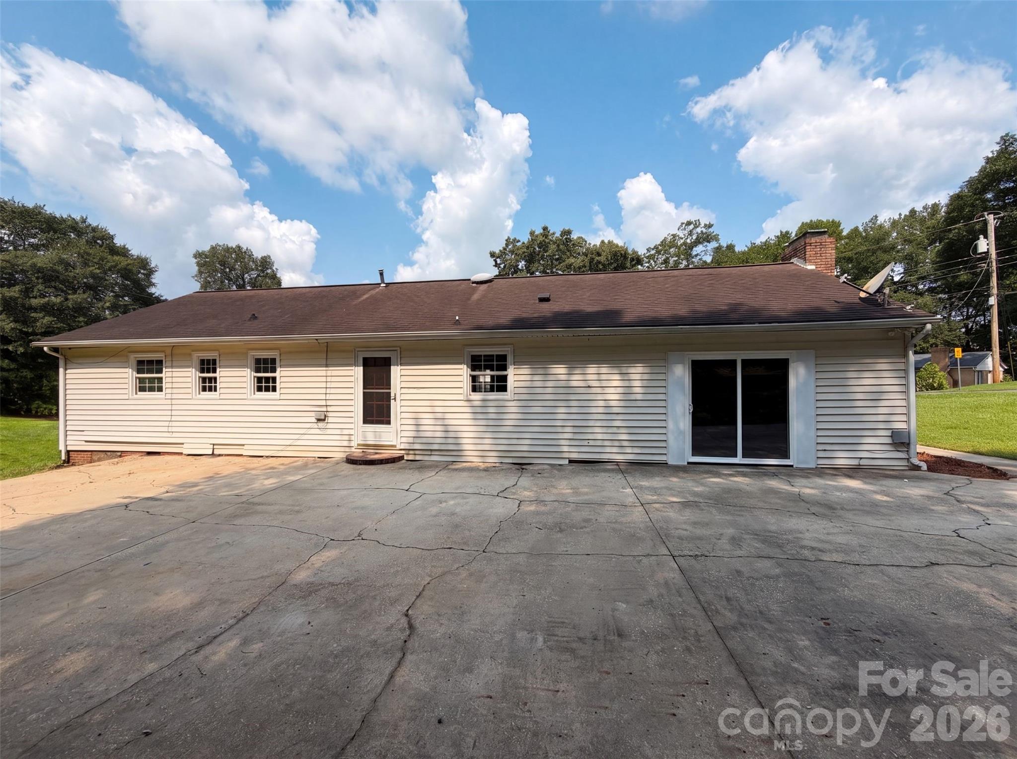 529 Timberlane Dr, Mount Holly, NC 28120