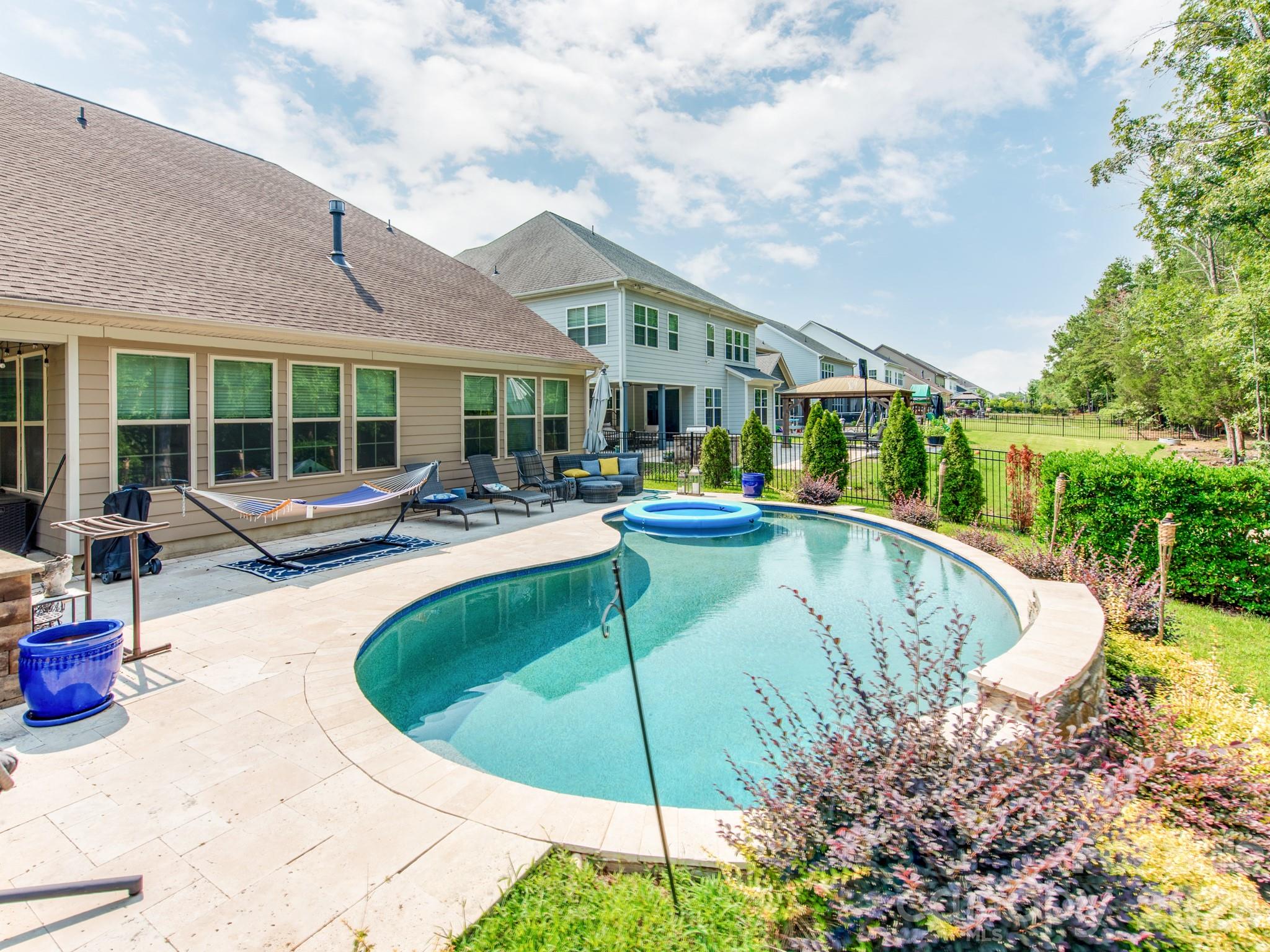 8022 Cornhill Ave, Charlotte, NC 28277