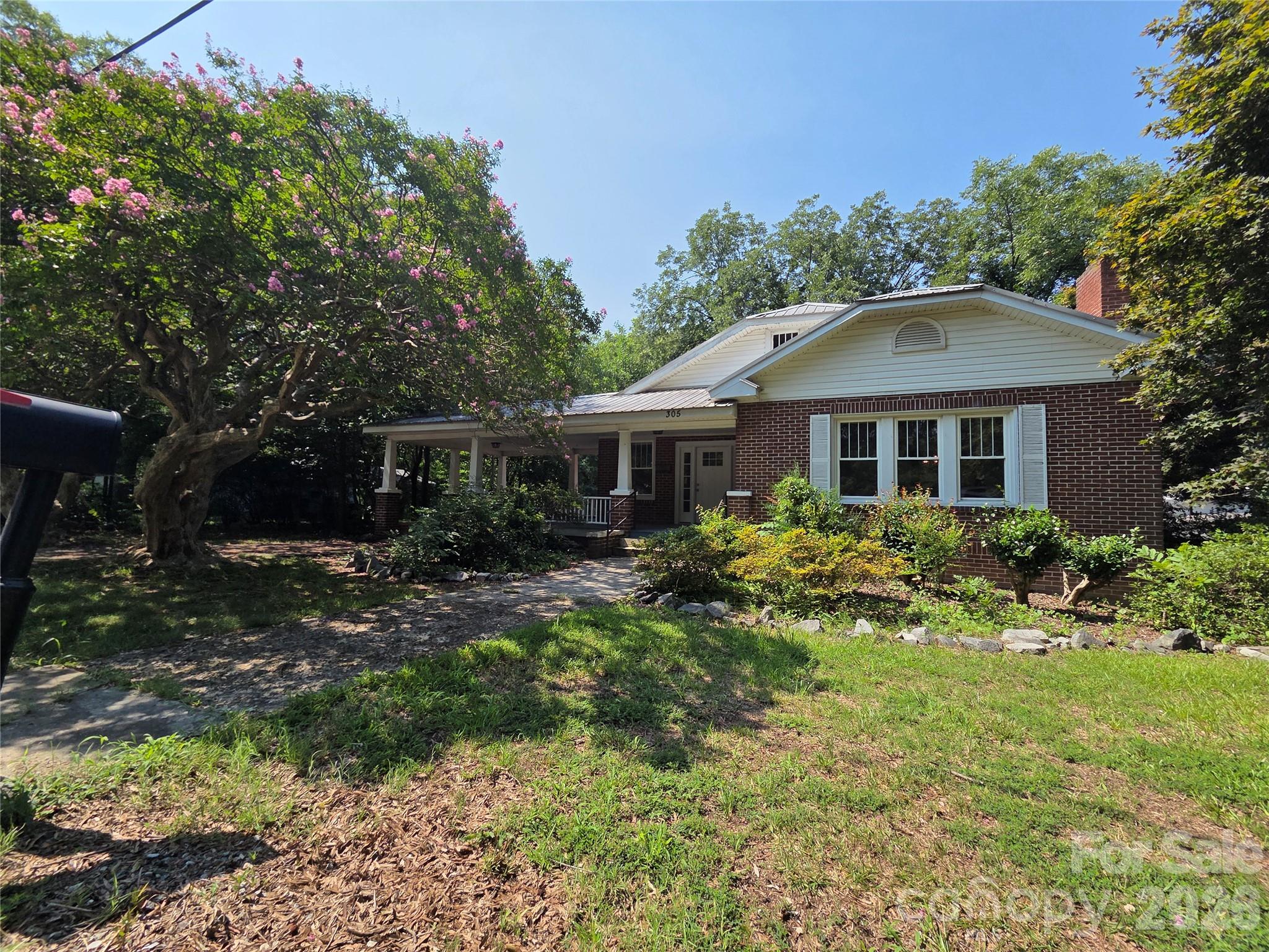 305 W 12th St, Kannapolis, NC 28081