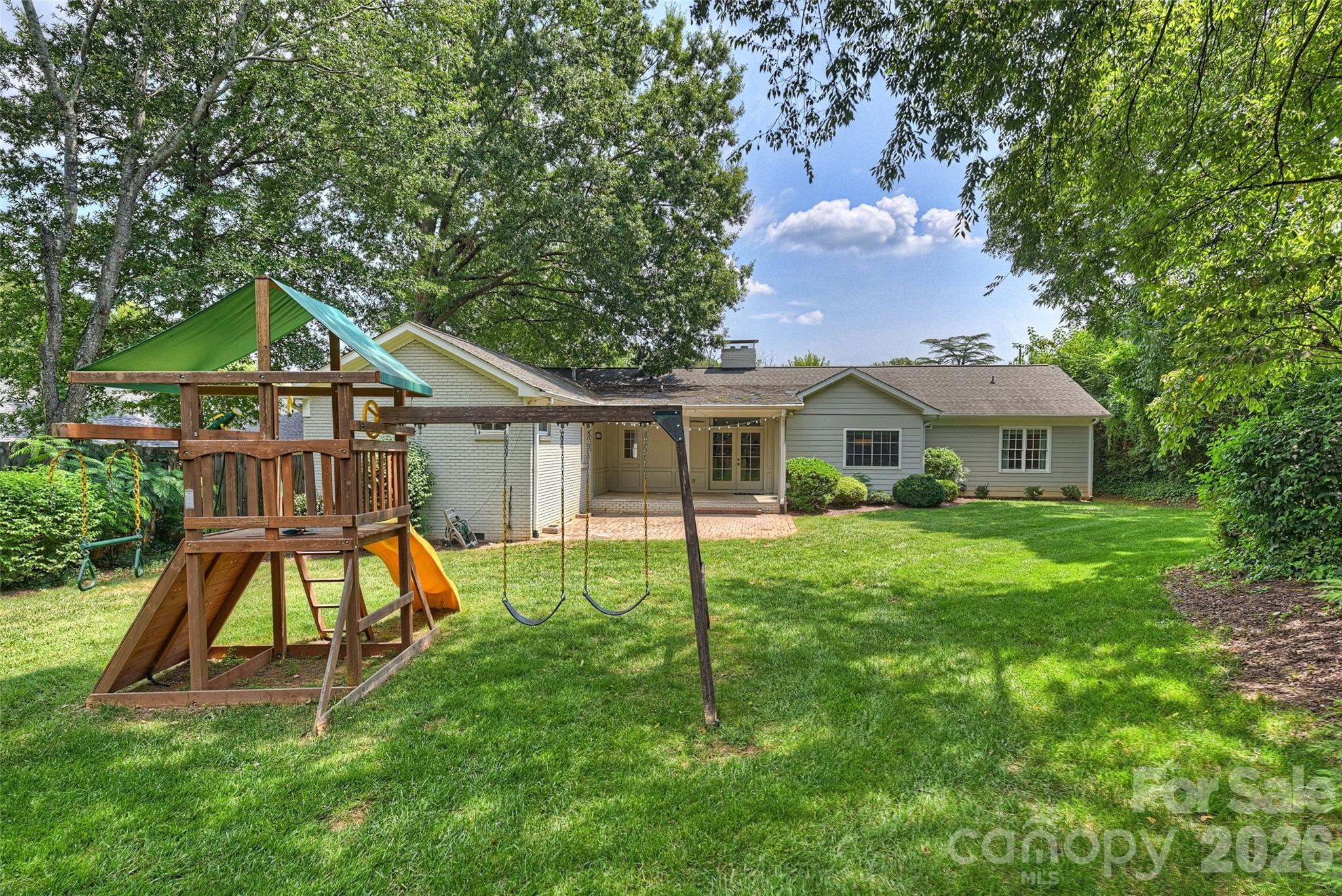 3942 Barclay Downs Dr, Charlotte, NC 28209