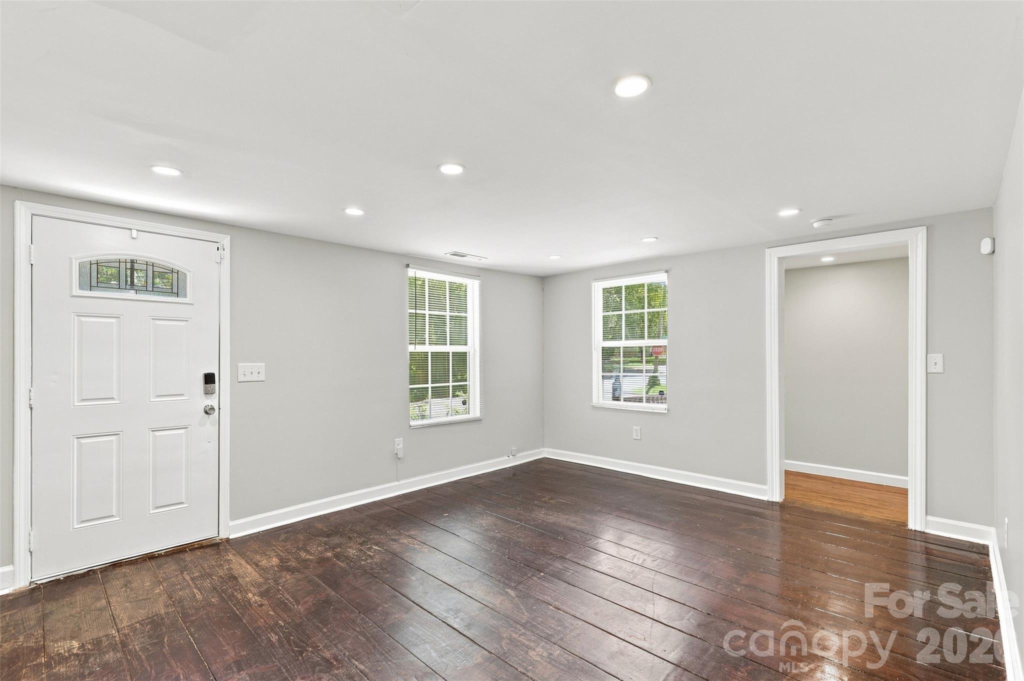 922 Ambassador St, Charlotte, NC 28208