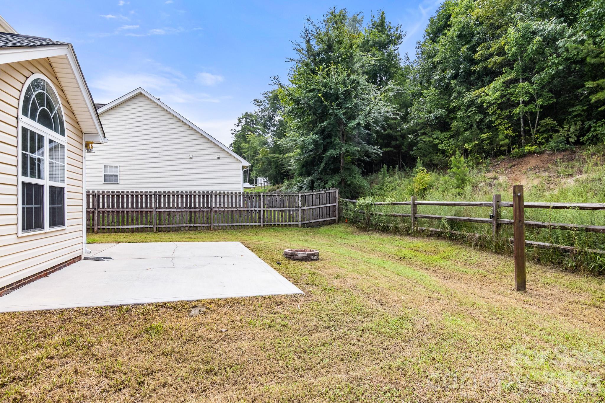 223 Newport Dr, Kannapolis, NC 28081