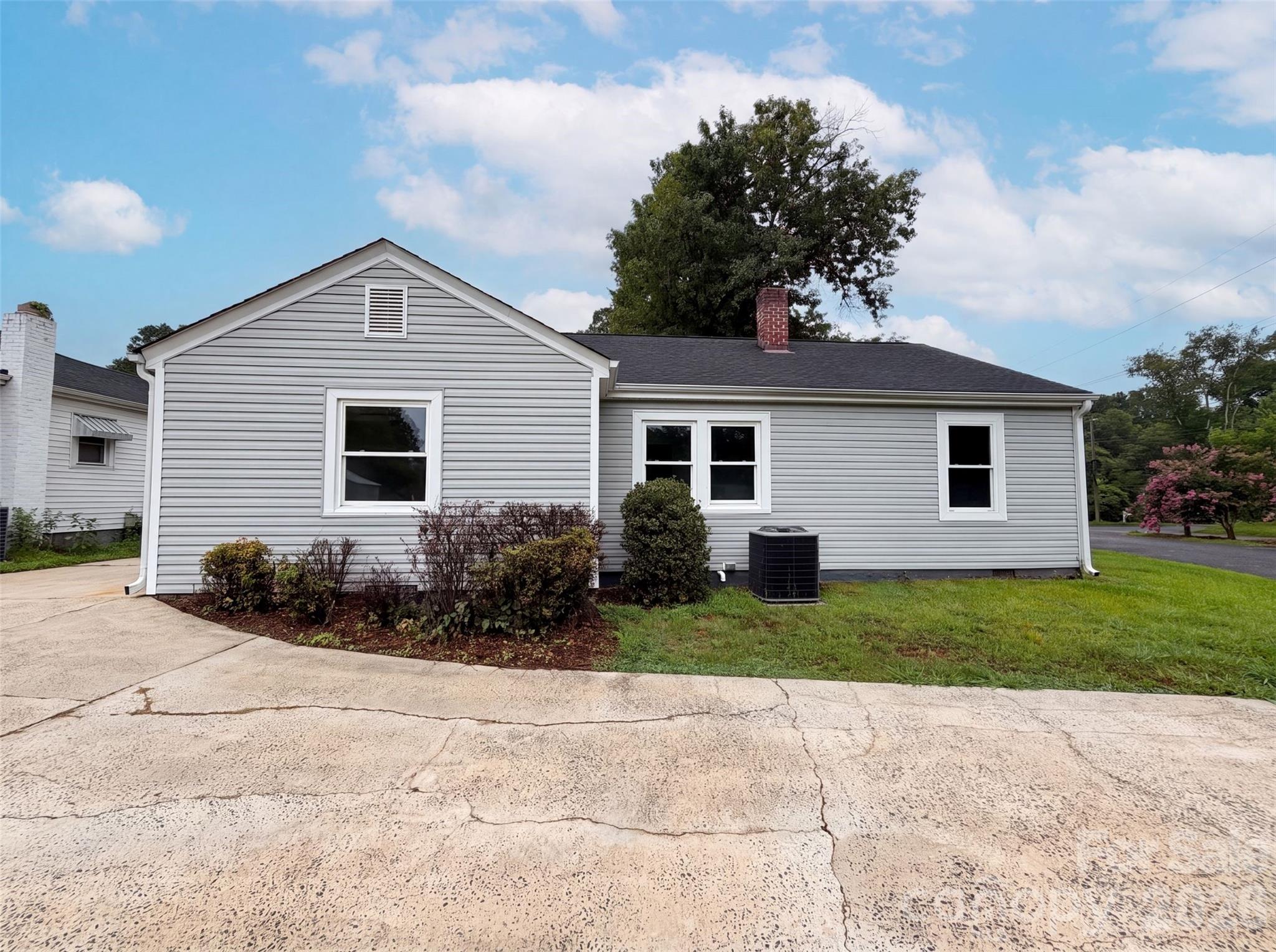 821 Jackson St, Gastonia, NC 28052