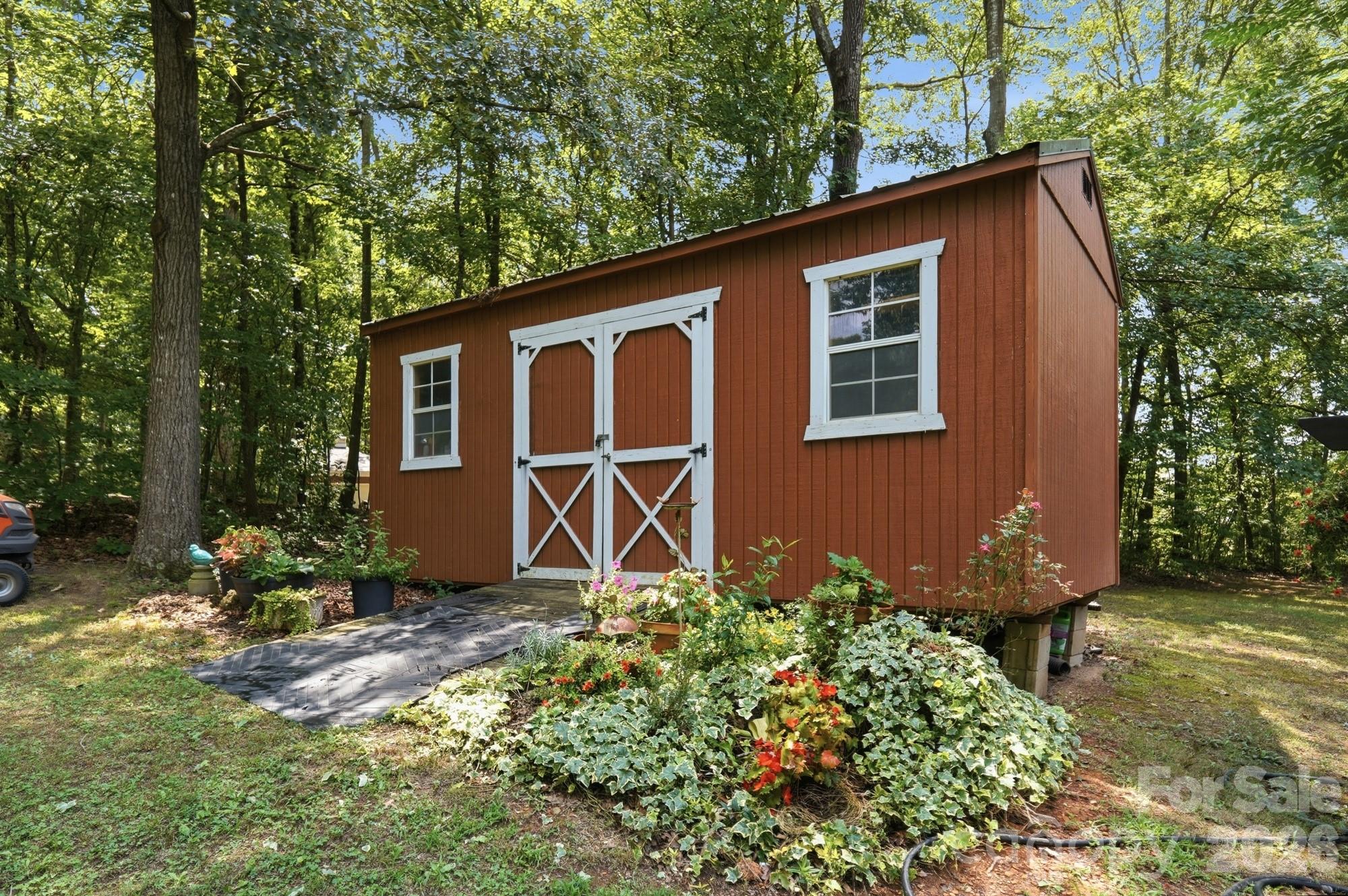 141 Oak Leaf Ln, Wingate, NC 28174