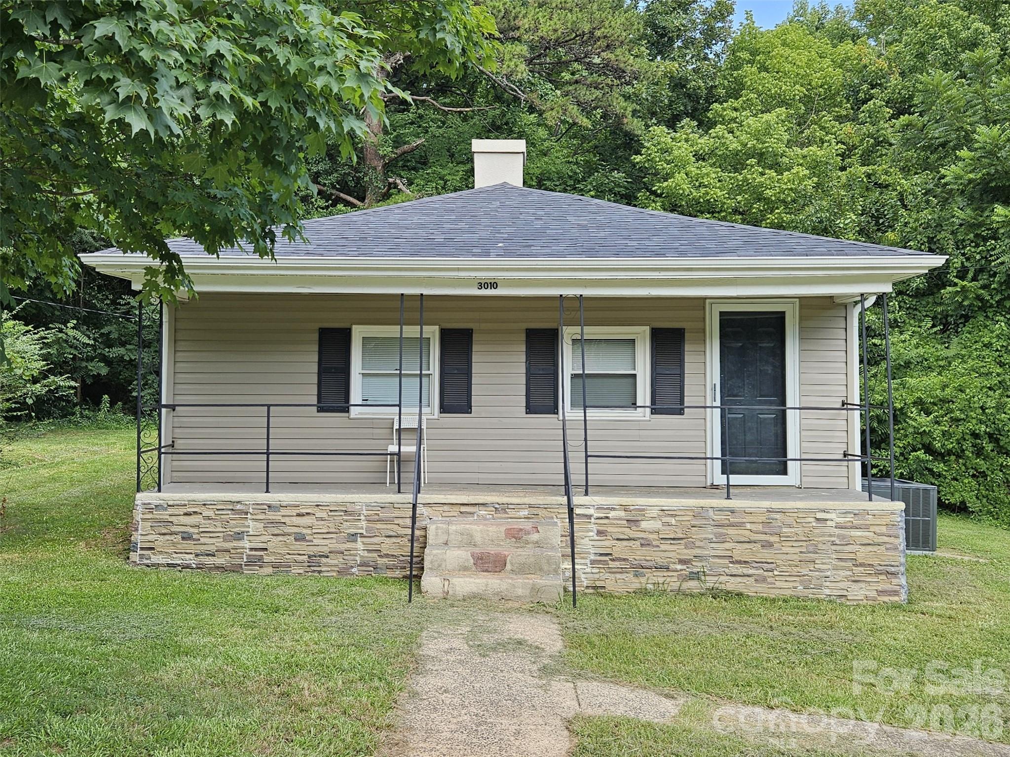 3010 Capitol Dr, Charlotte, NC 28208