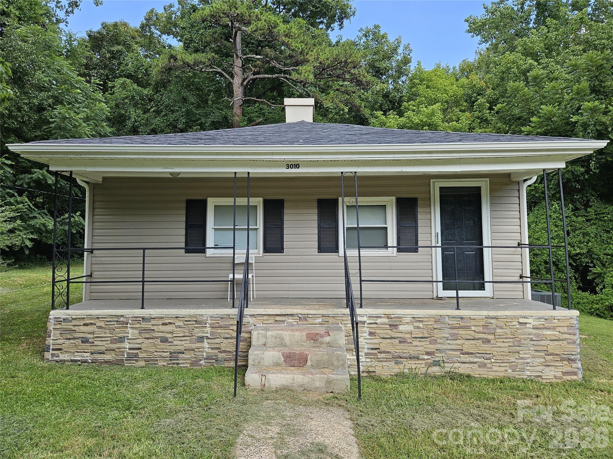 3010 Capitol Dr, Charlotte, NC 28208