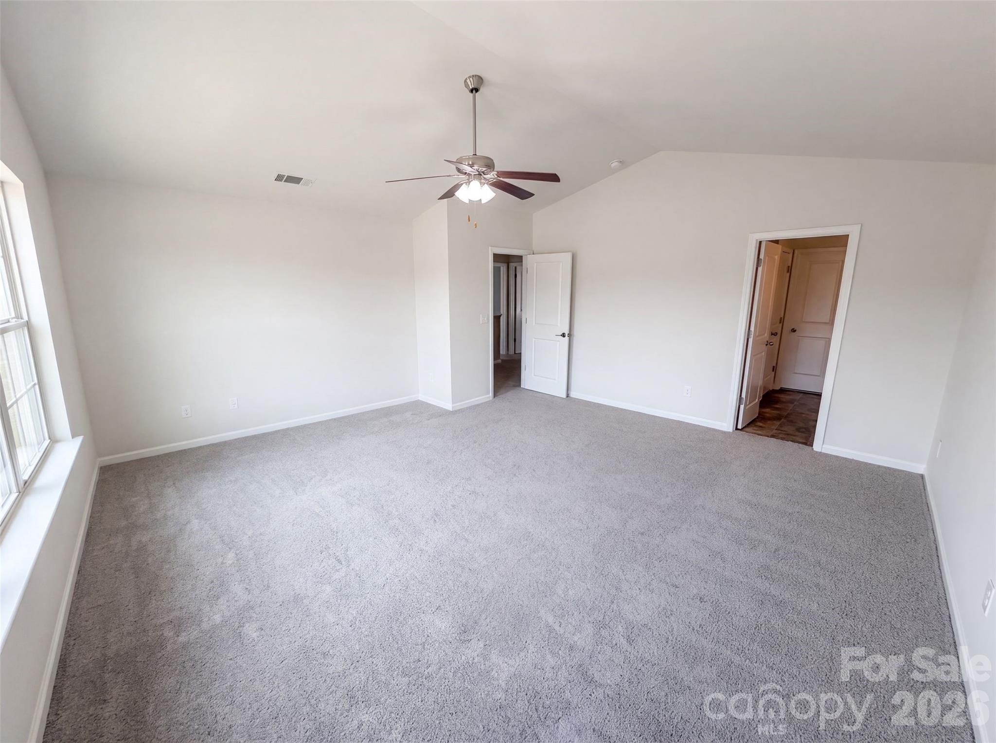 9833 Wardley Dr, Charlotte, NC 28215
