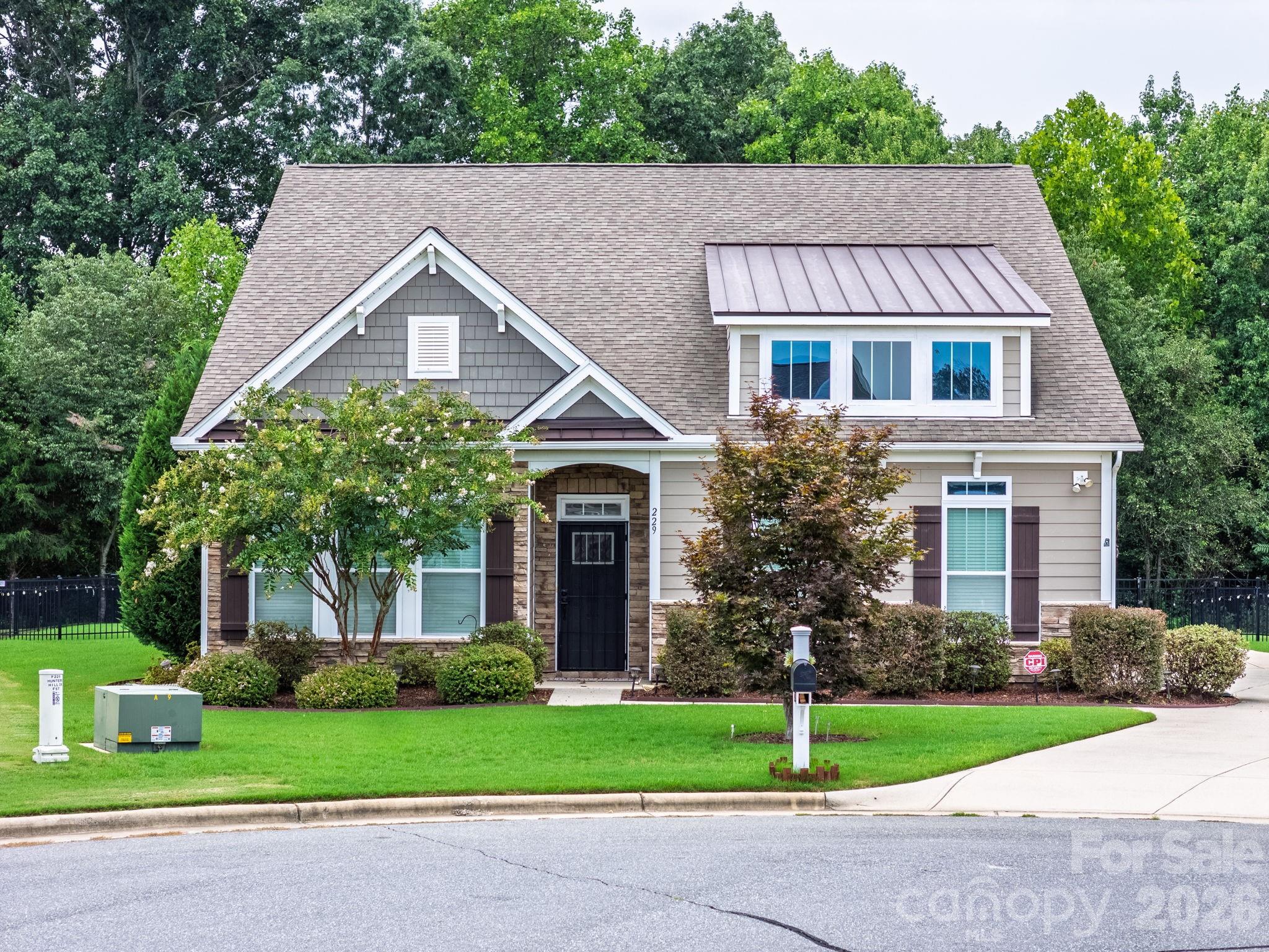229 Hunters Hill Dr, Statesville, NC 28677