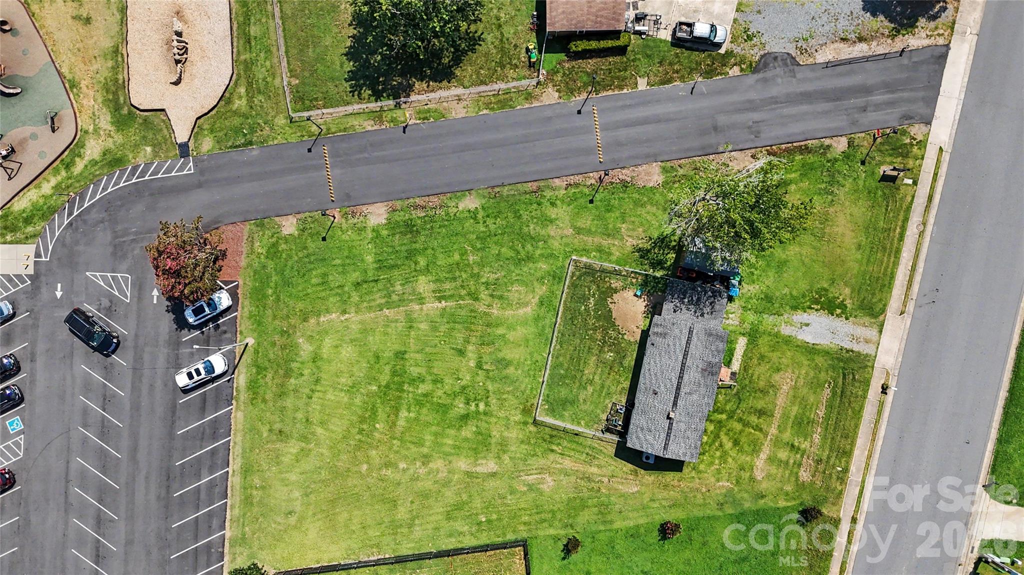 907 Lakeview Dr, Pineville, NC 28134