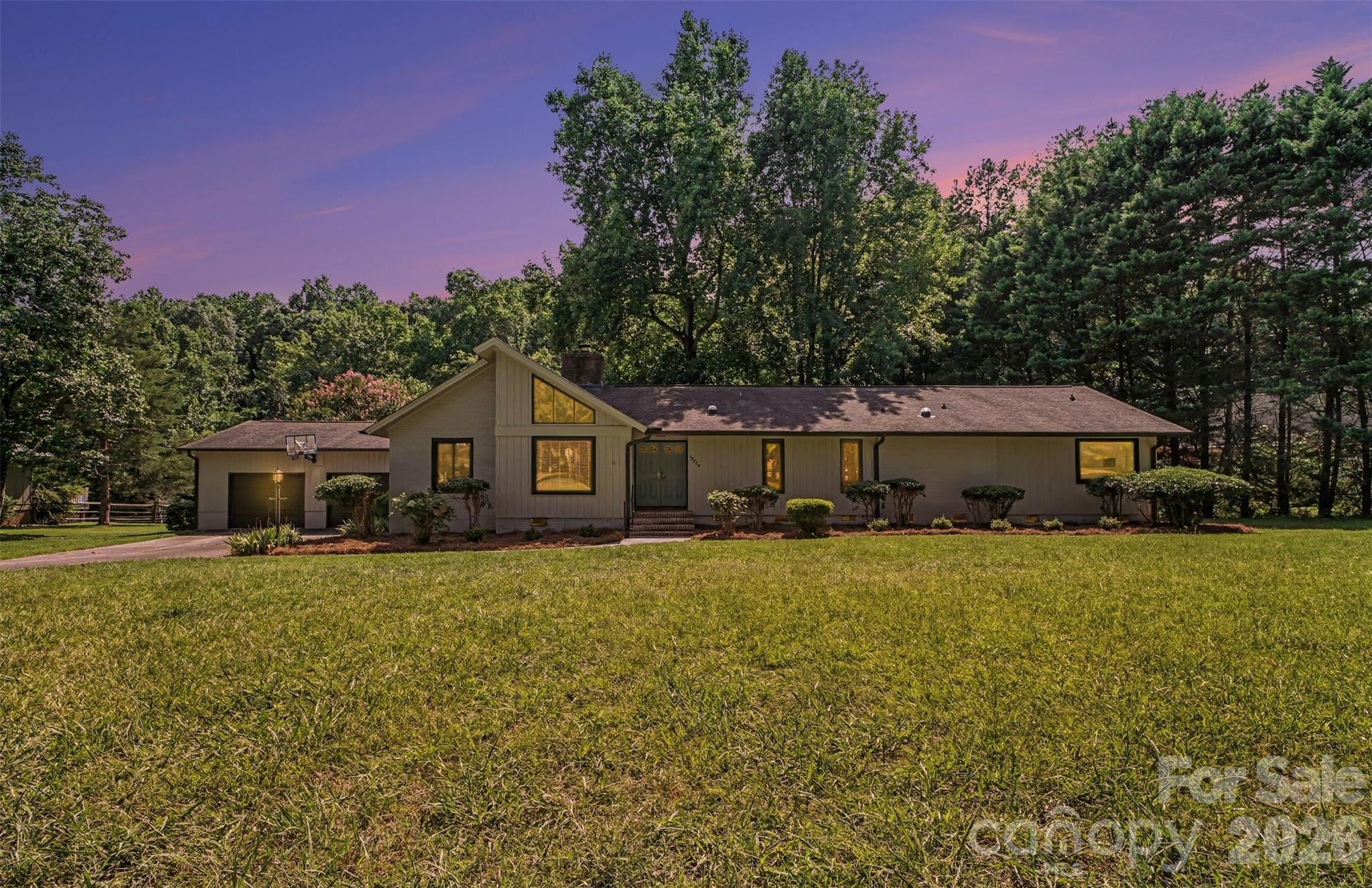 13520 Andulusian Dr, Matthews, NC 28105