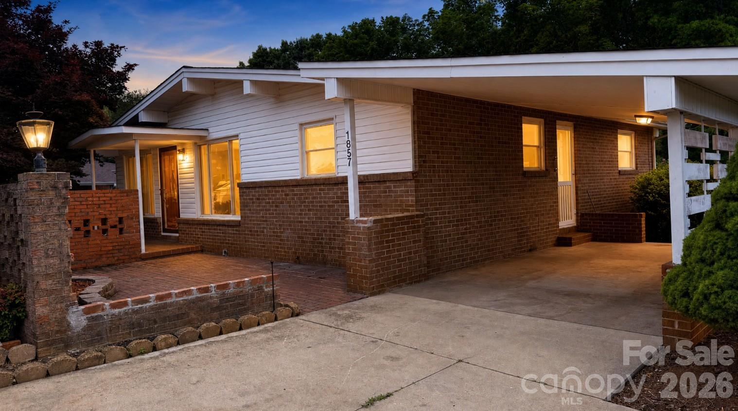 1857 8th Street Dr NE, Hickory, NC 28601