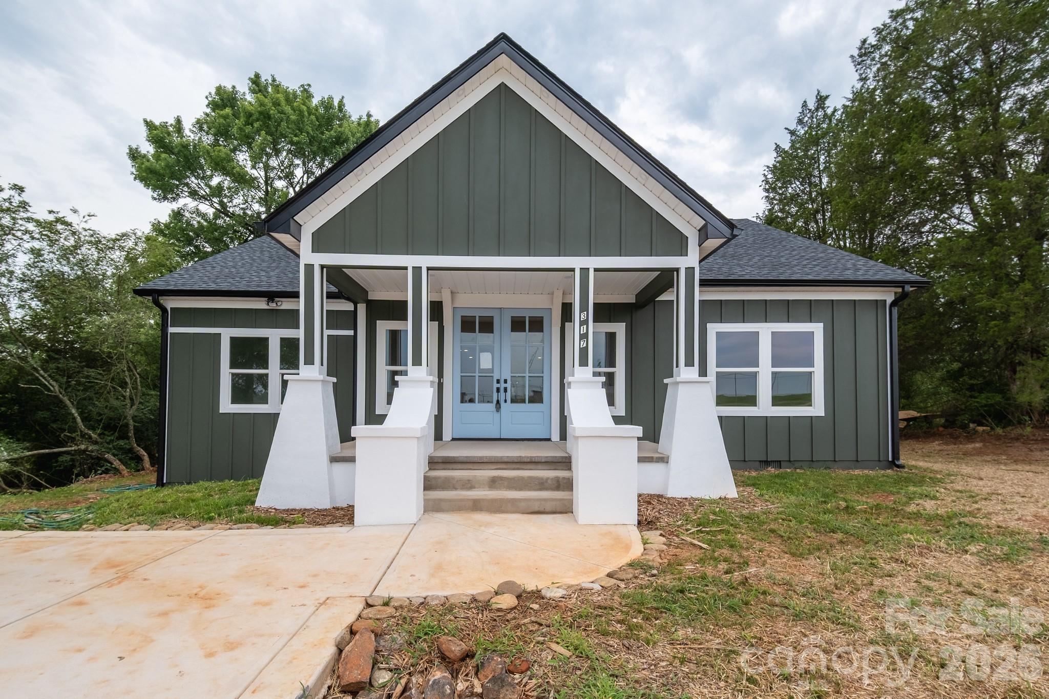 317 Old Airport Rd #33, Statesville, NC 28677