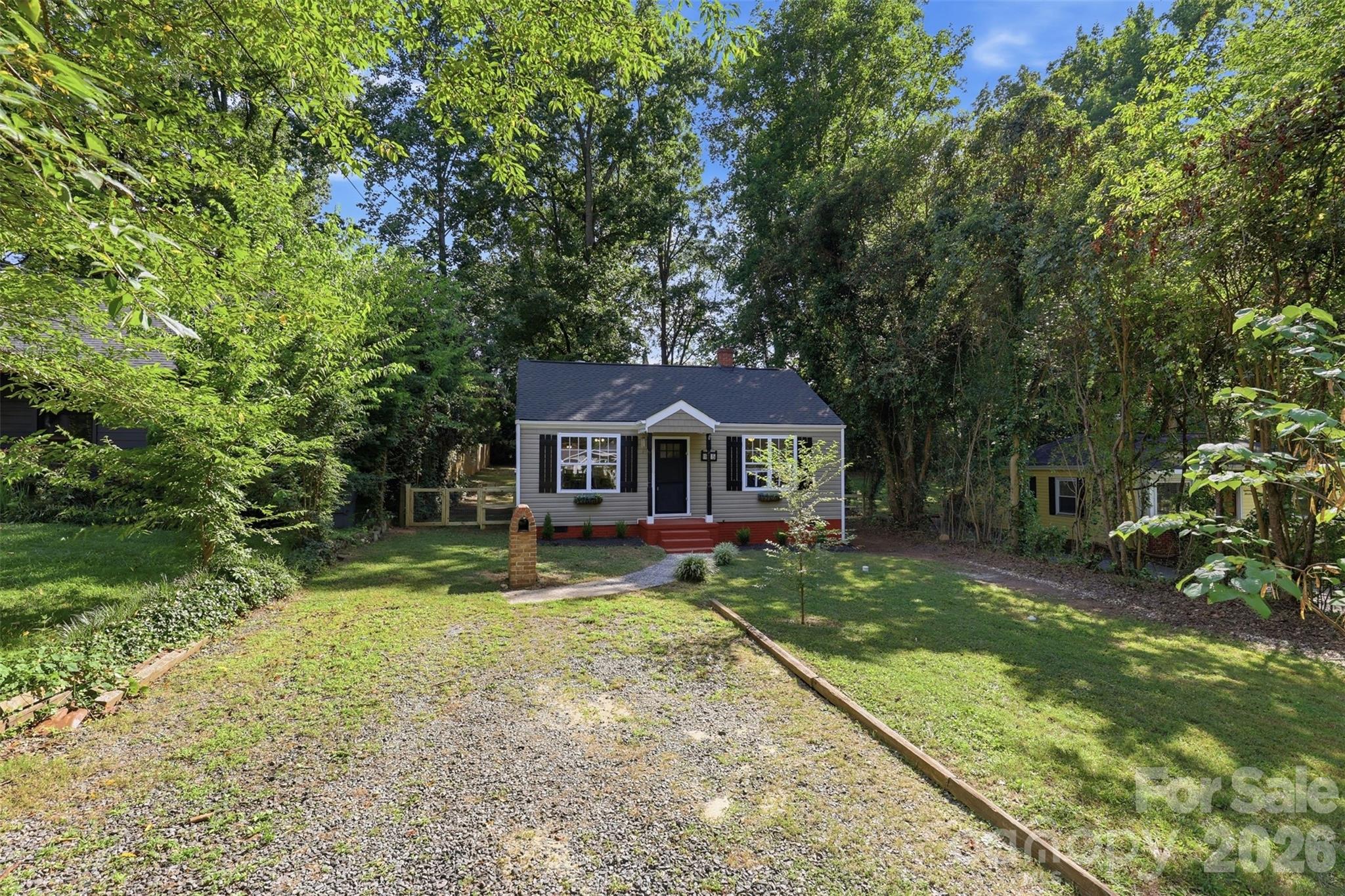 1815 Arnold Dr, Charlotte, NC 28205