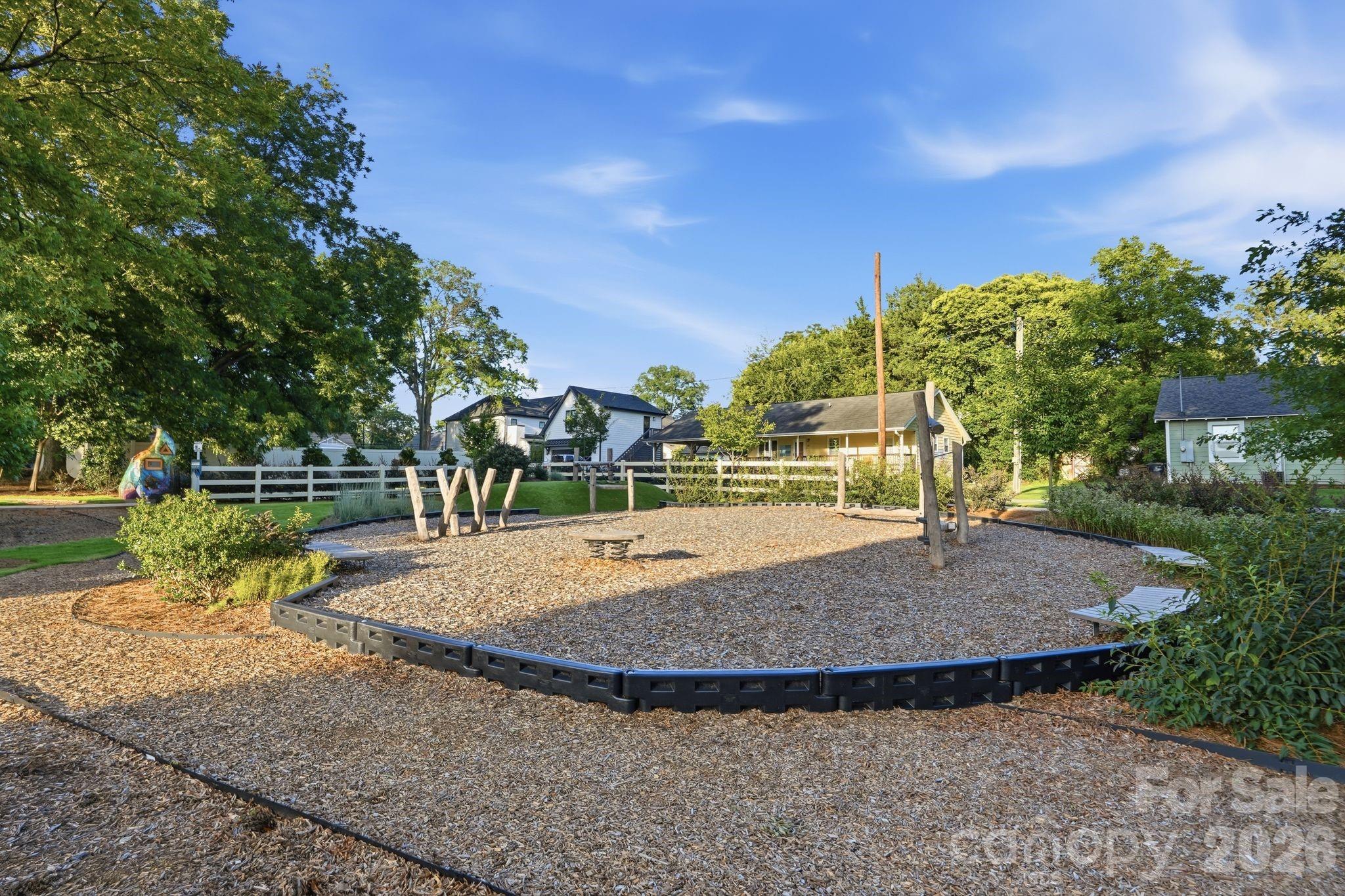 215 Tamala St, Davidson, NC 28036