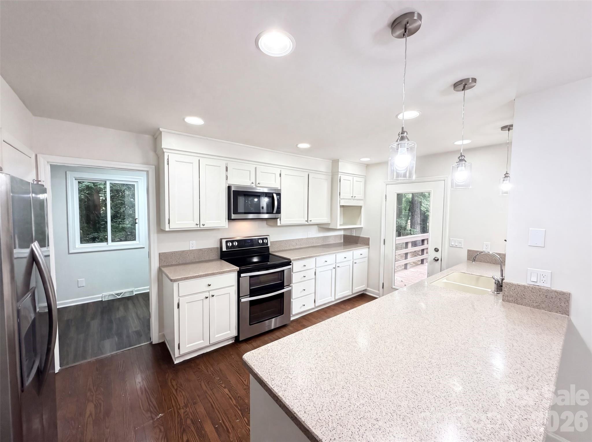 608 Amanda Dr, Matthews, NC 28104