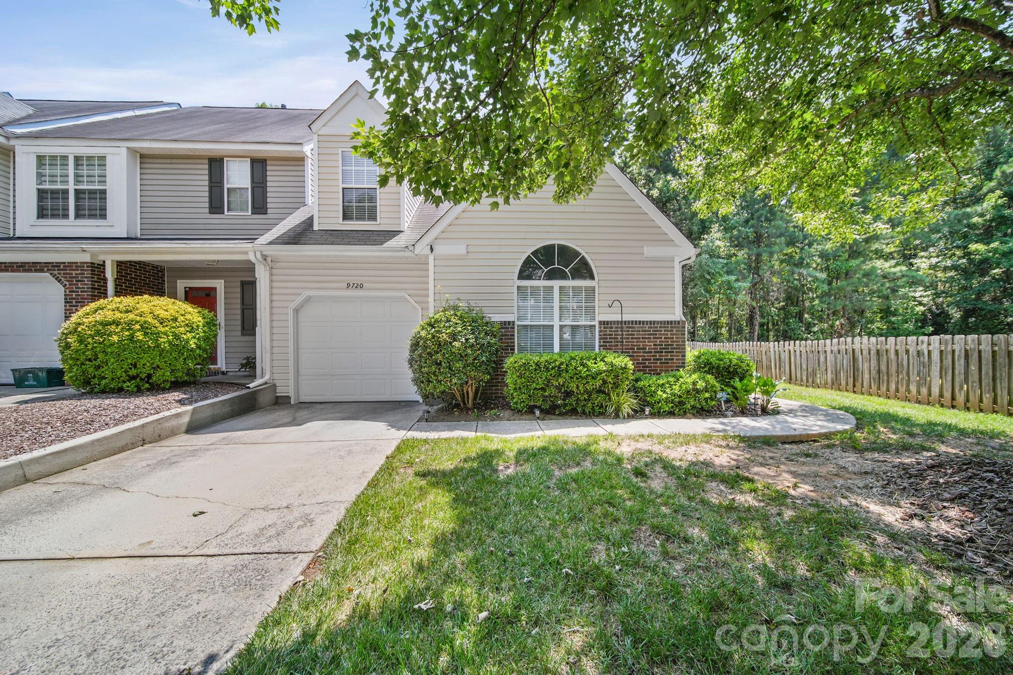 9720 Mattforest Cir, Charlotte, NC 28277