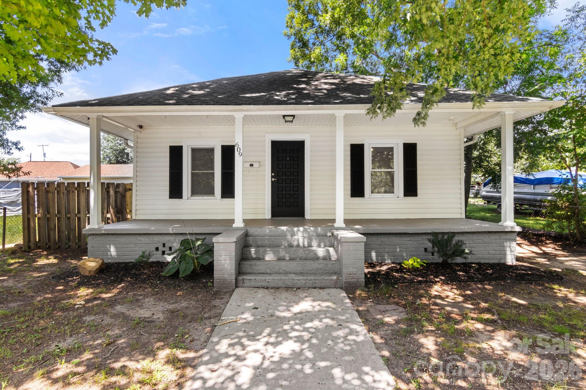 609 S Oak St, Gastonia, NC 28054