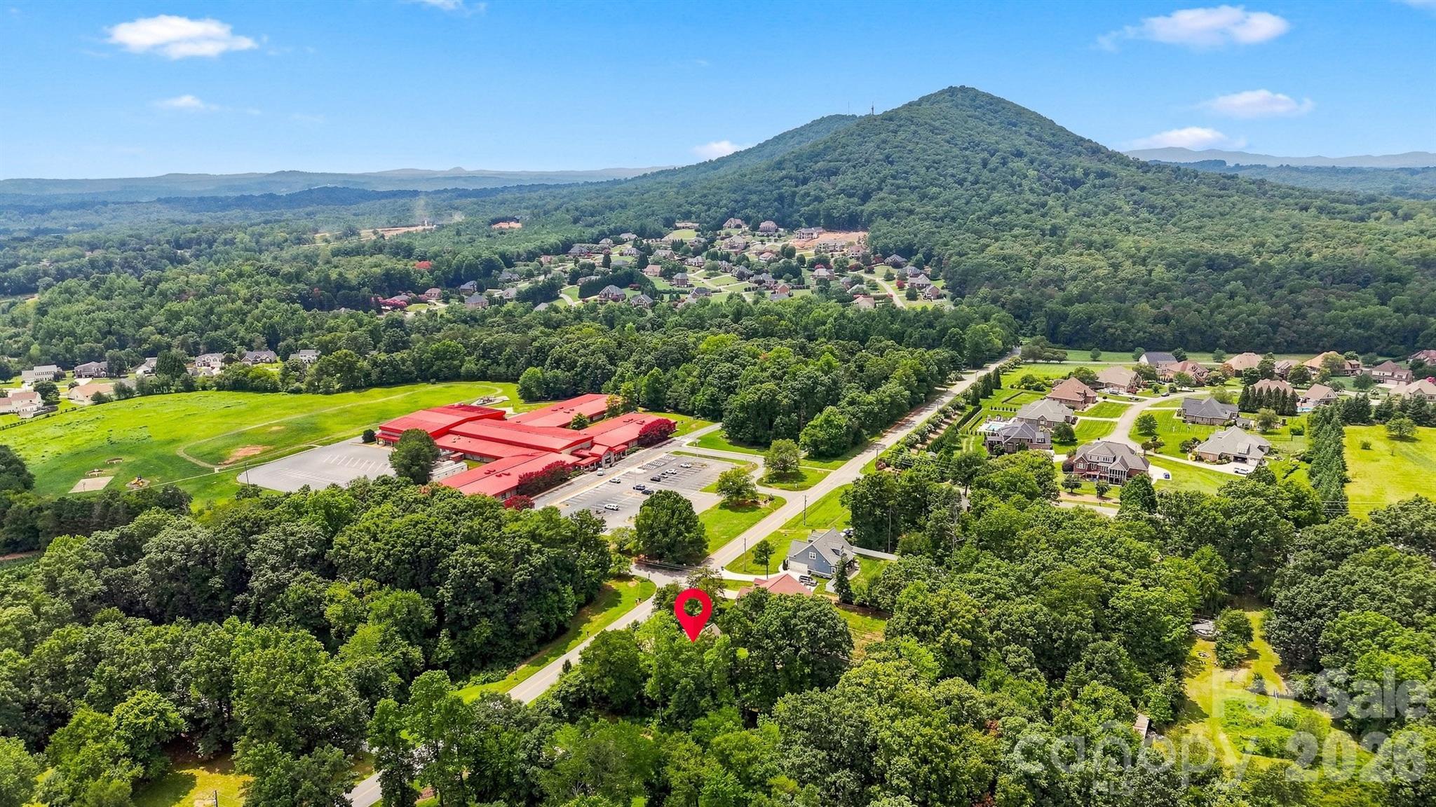 5810 Dwayne Starnes Dr, Hickory, NC 28602